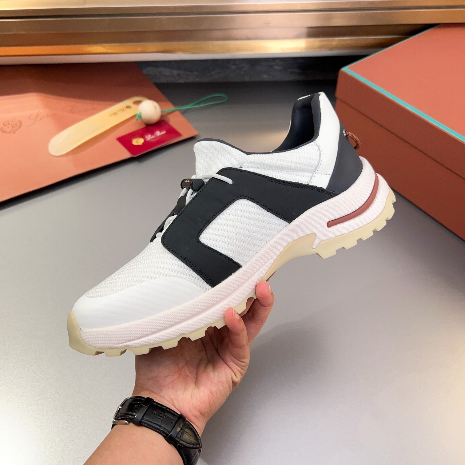 LP TRAIL HIKER WALK SNEAKER BLACK AND WHITE MESH BREATHABLE