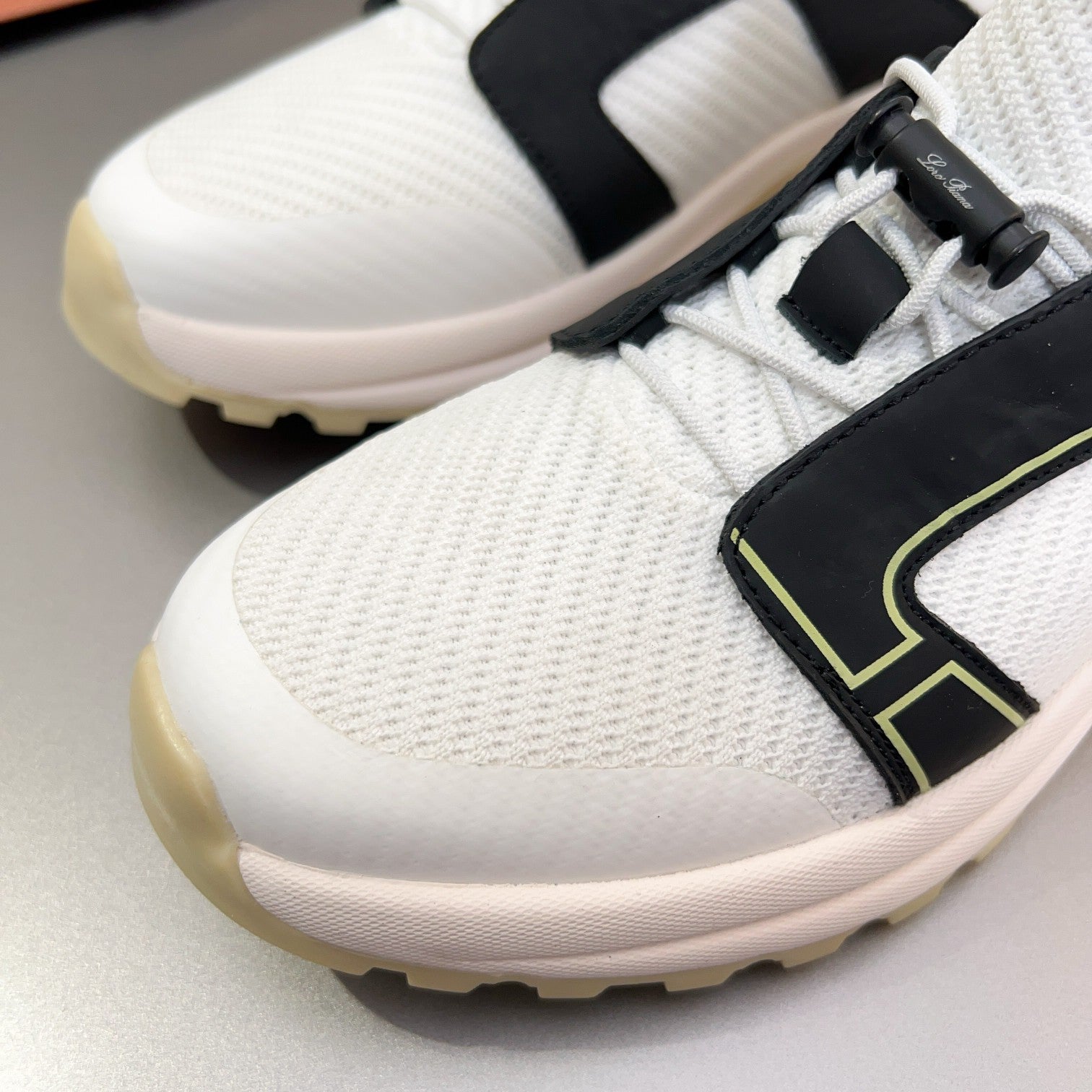 LP TRAIL HIKER WALK SNEAKER BLACK AND WHITE MESH BREATHABLE