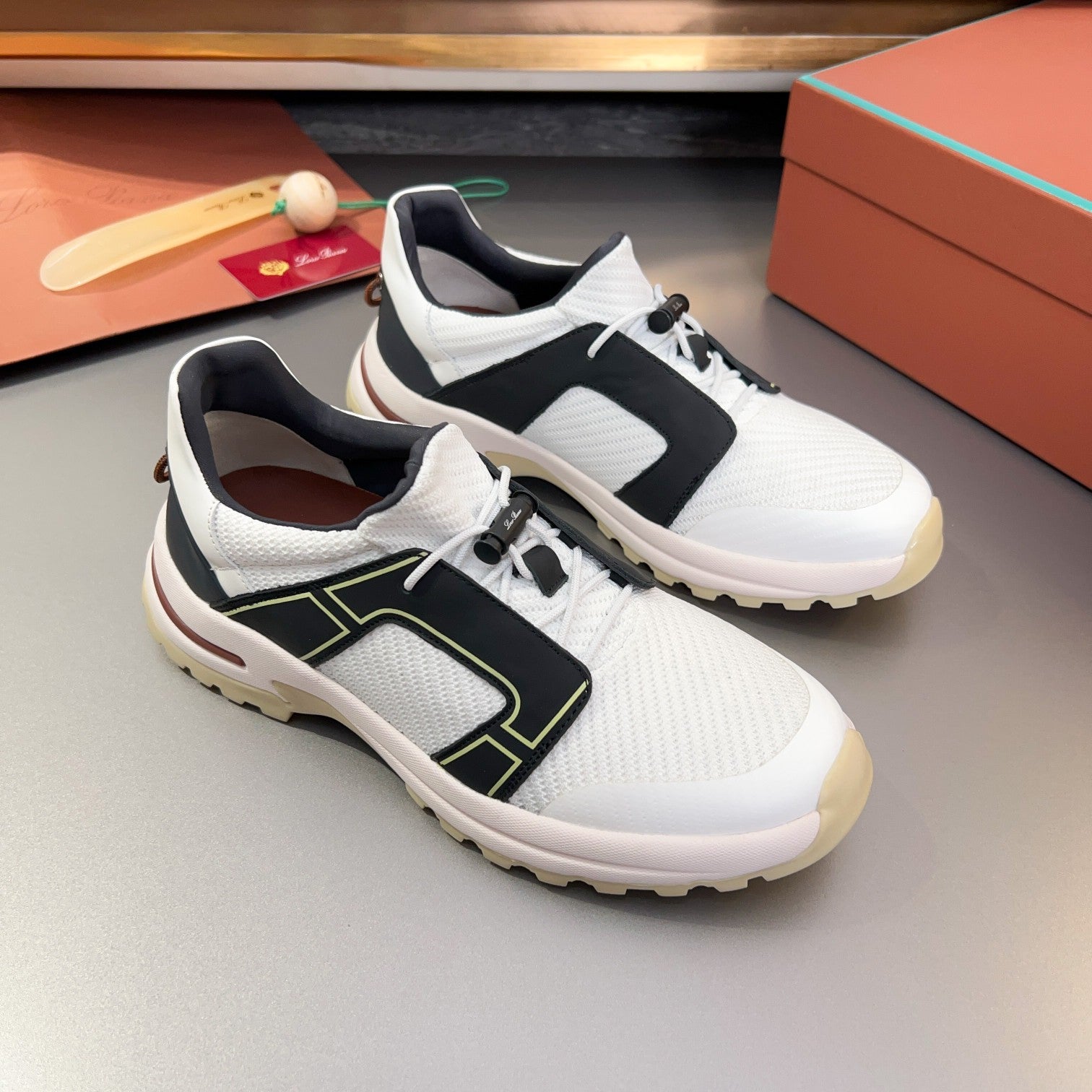 LP TRAIL HIKER WALK SNEAKER BLACK AND WHITE MESH BREATHABLE