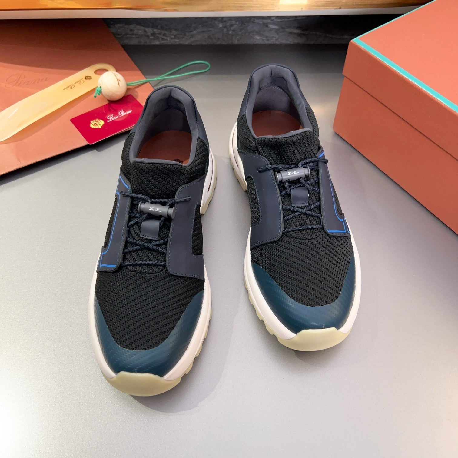 LP TRAIL HIKER WALK SNEAKER BLACK AND AEGEAN MESH BREATHABLE