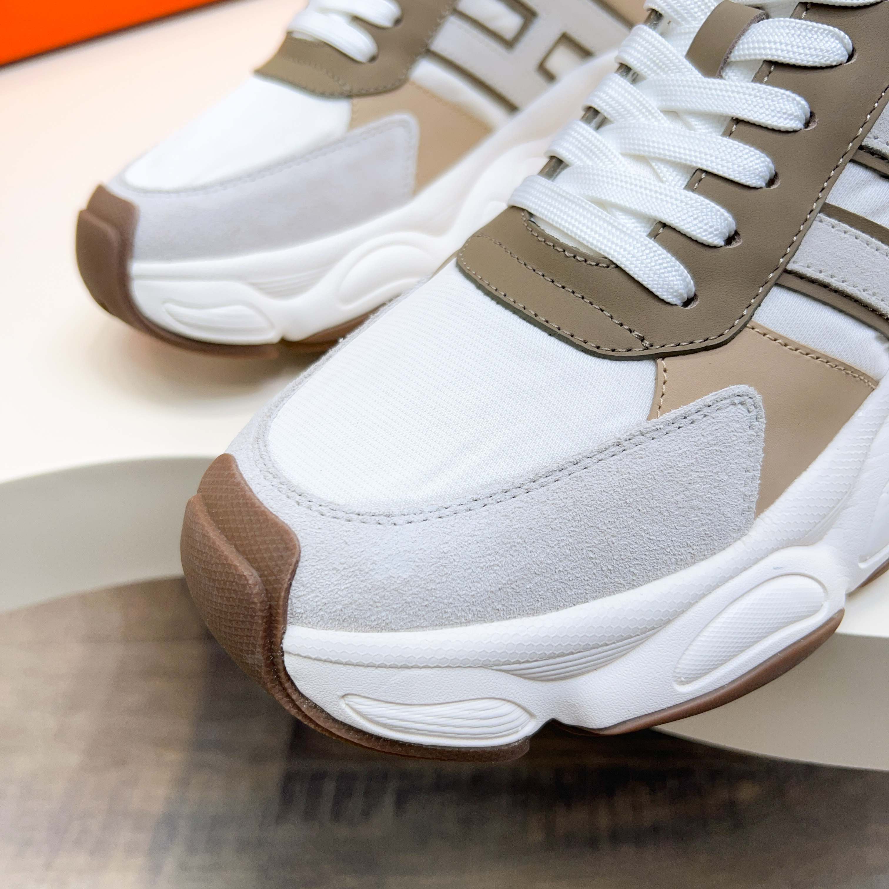 HM Men's Sneaker White Calfskin Suede 601281