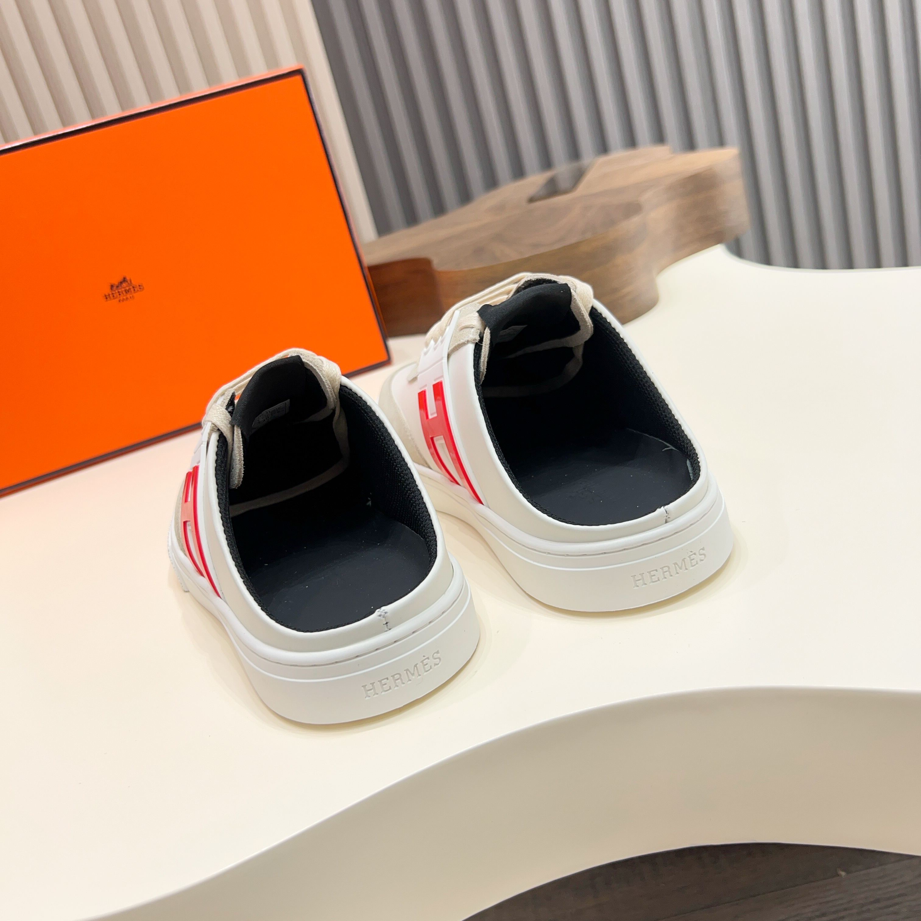 HM Men's Keep Mule White Calfskin Suede 652001