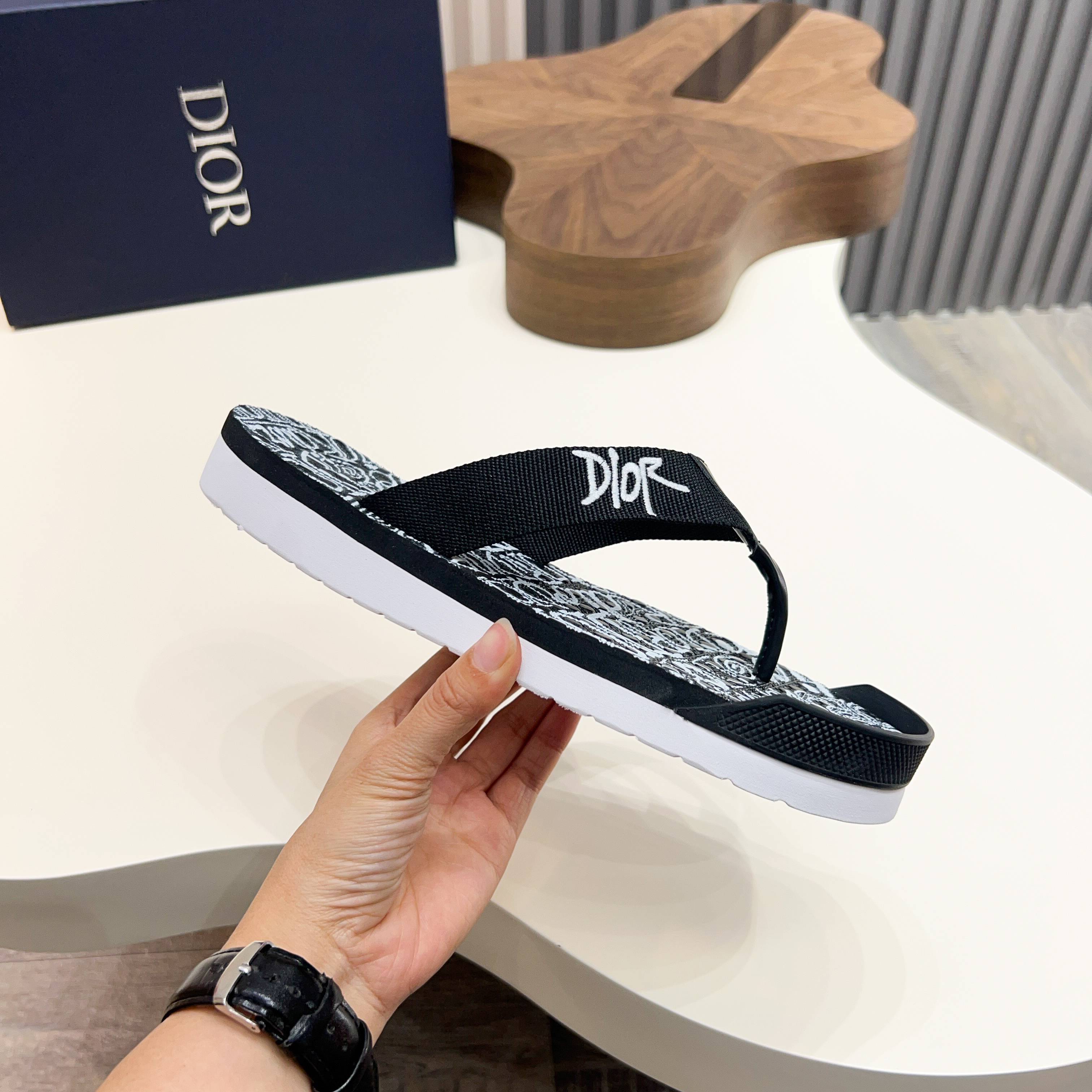 CD Alias Thong Sandals Black Print Fabric 639095