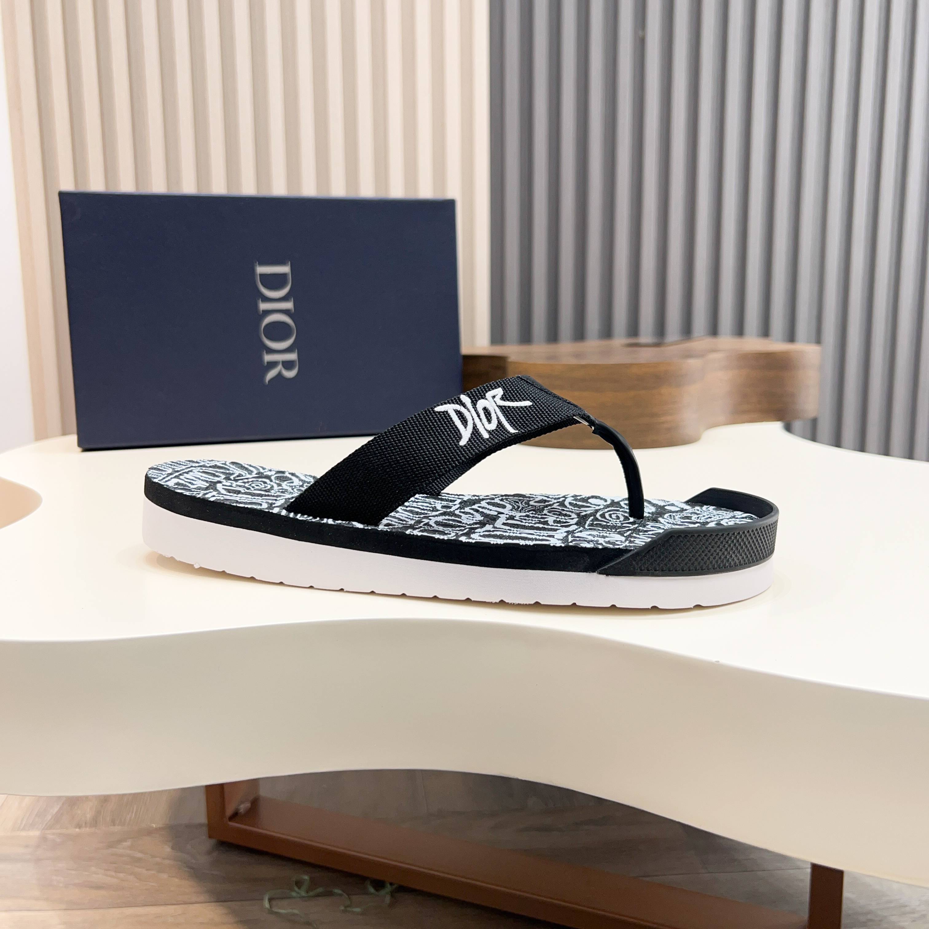 CD Alias Thong Sandals Black Print Fabric 639095