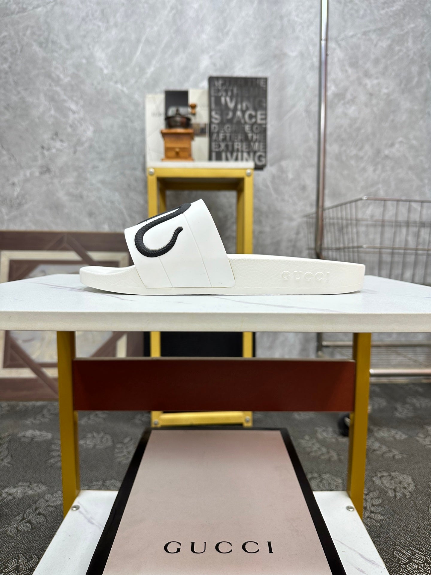 GG Men's Snake Embossed Slide White Black Rubber 540109