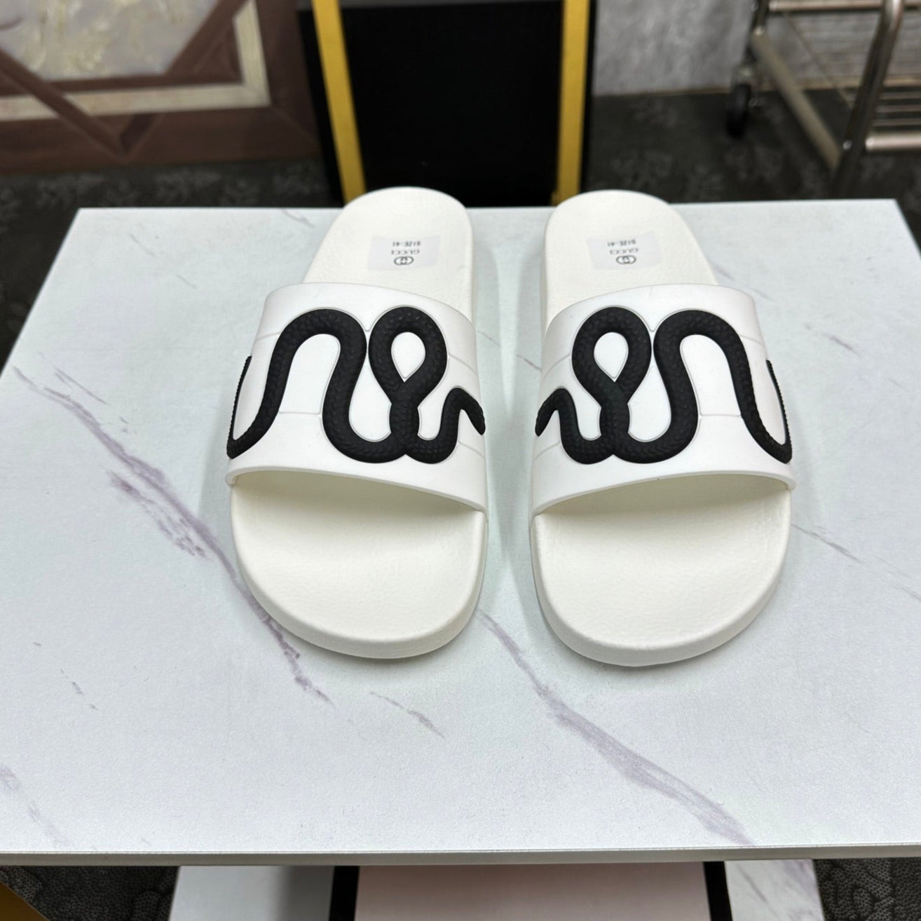GG Men's Snake Embossed Slide White Black Rubber 540109