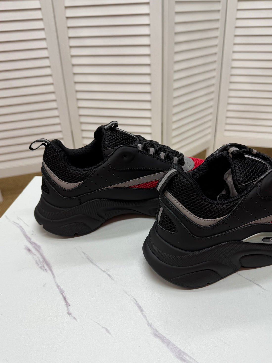 CD B22 Sneaker Black-red Mesh Calfskin 648069