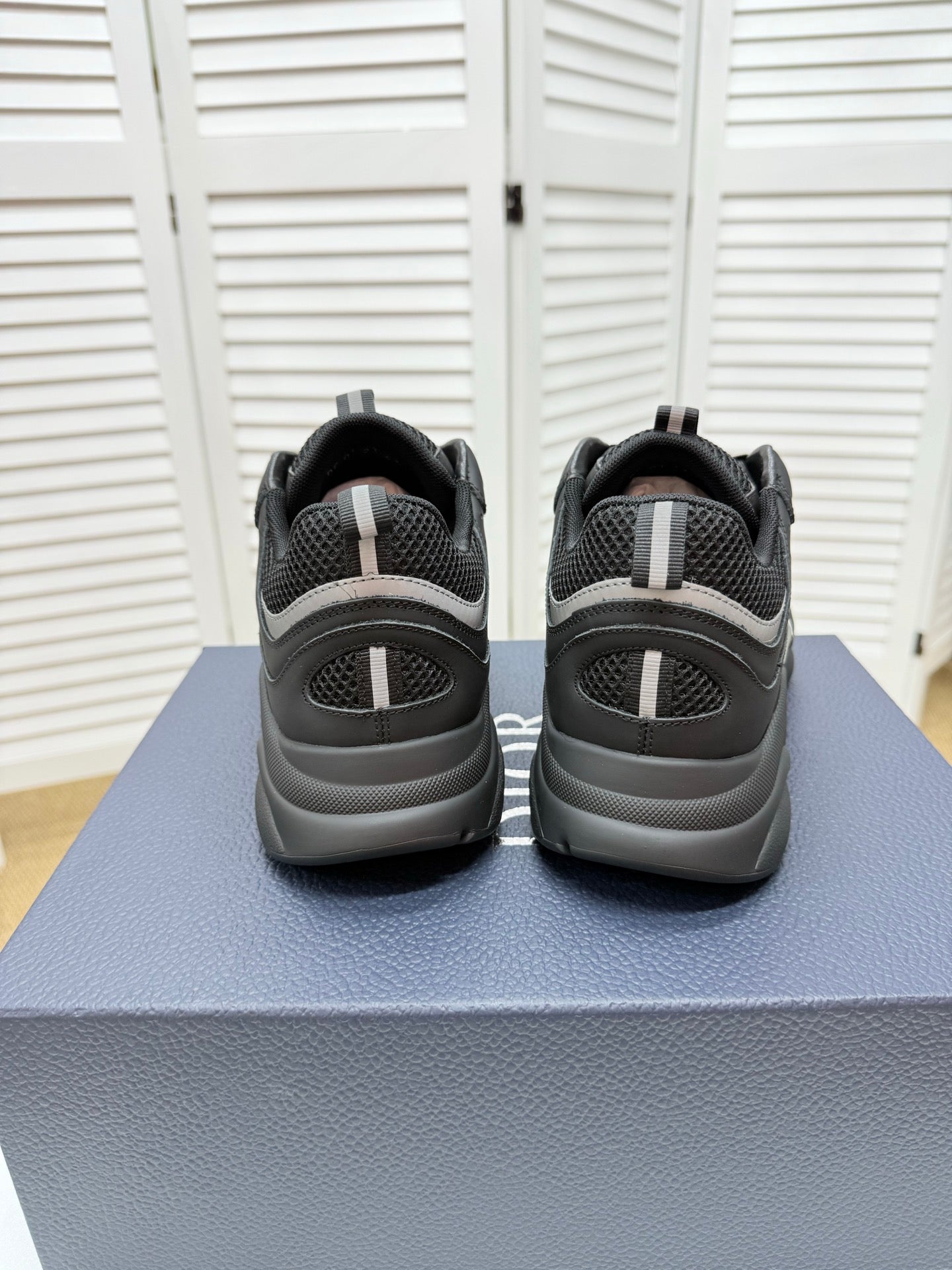 CD B22 Sneaker Black-red Mesh Calfskin 648069