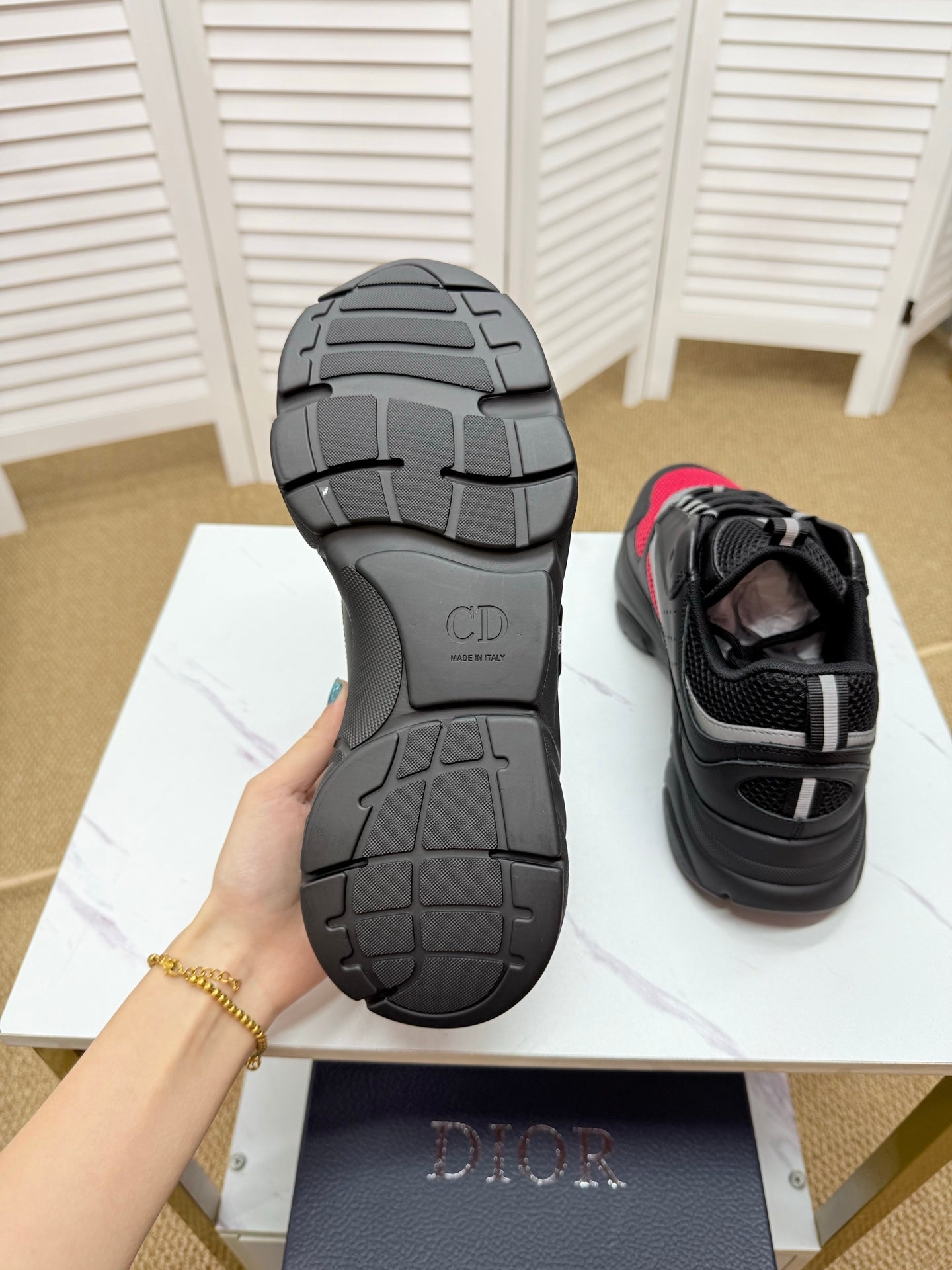 CD B22 Sneaker Black-red Mesh Calfskin 648069