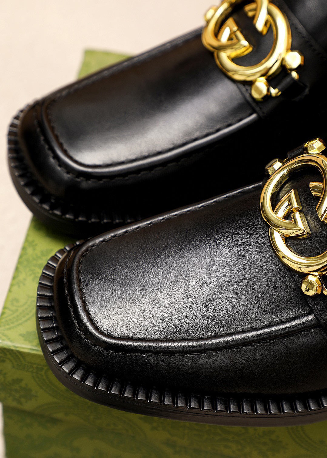 GG Men's Loafer Black GG Gold Cowhide 736977