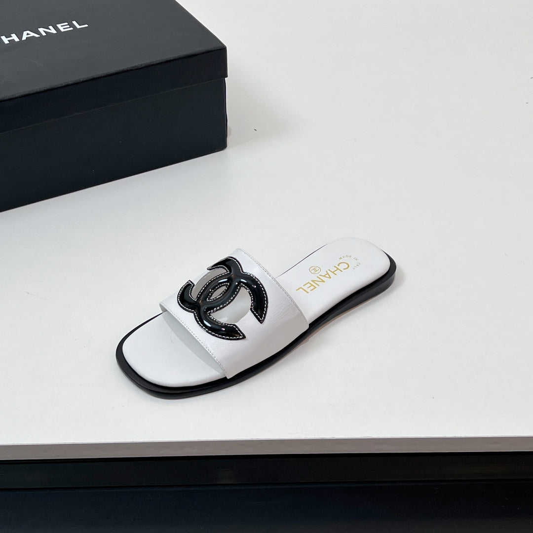 CC Slippers In White Calfskin 149748