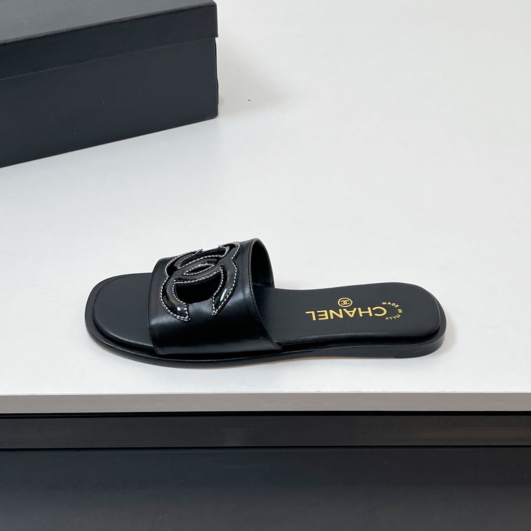 CC Slippers In Black Calfskin 149750