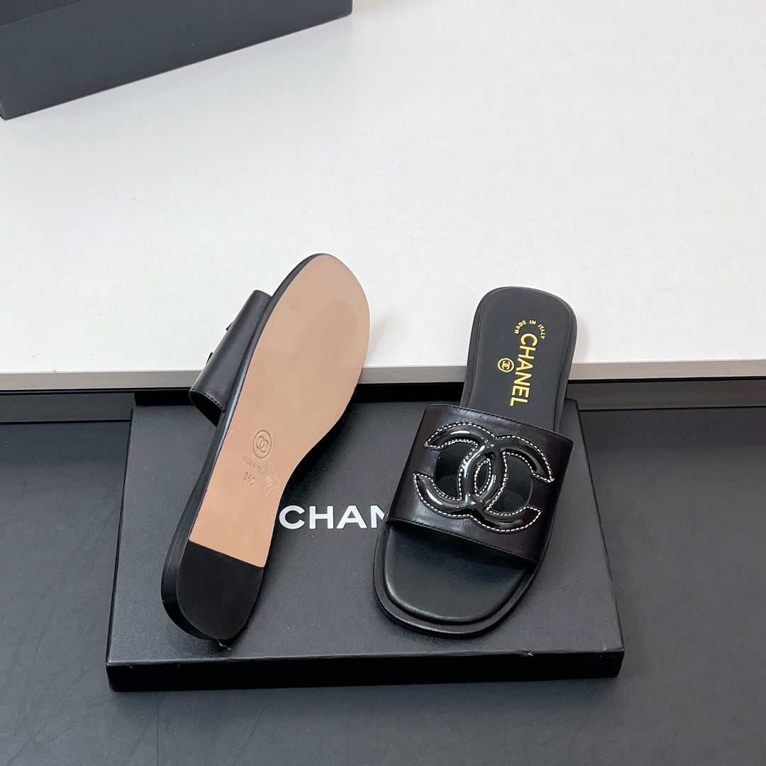 CC Slippers In Black Calfskin 149750