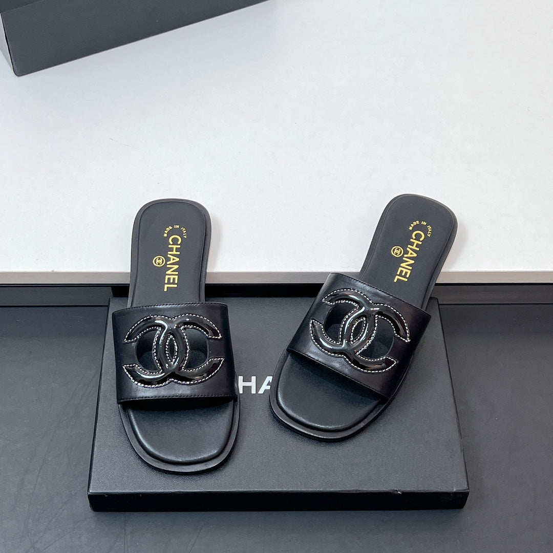 CC Slippers In Black Calfskin 149750