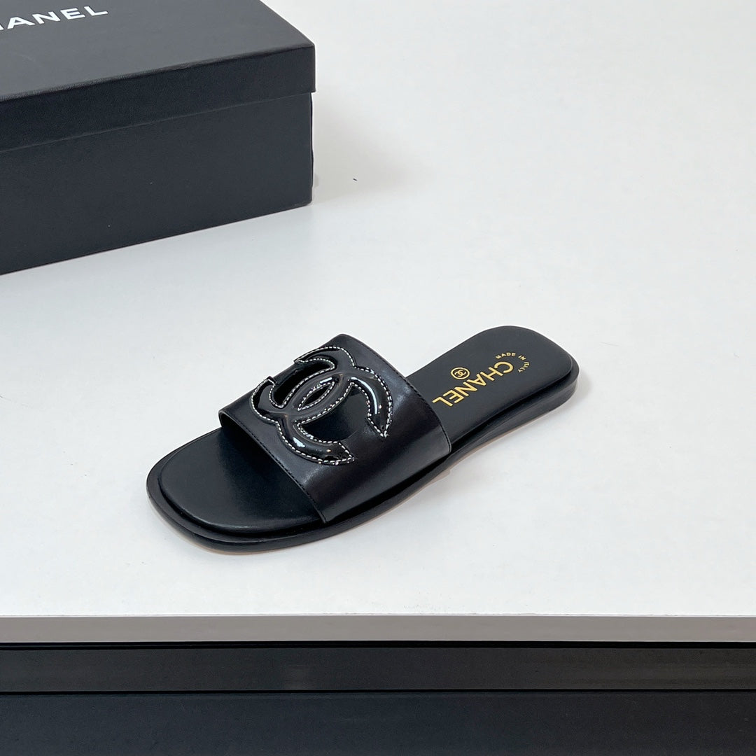 CC Slippers In Black Calfskin 149750