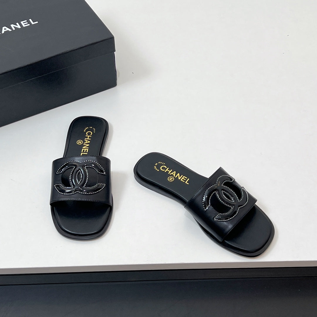 CC Slippers In Black Calfskin 149750