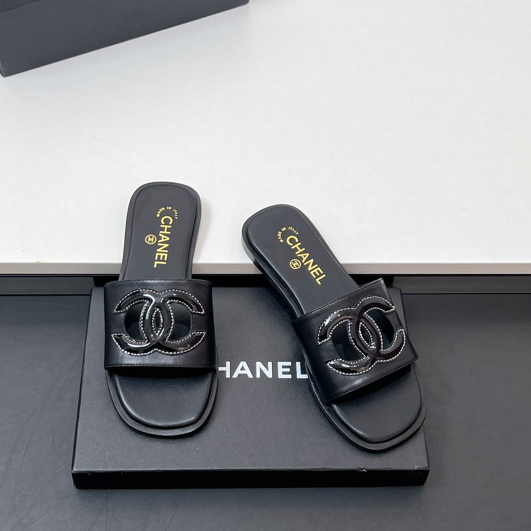 CC Slippers In Black Calfskin 149750