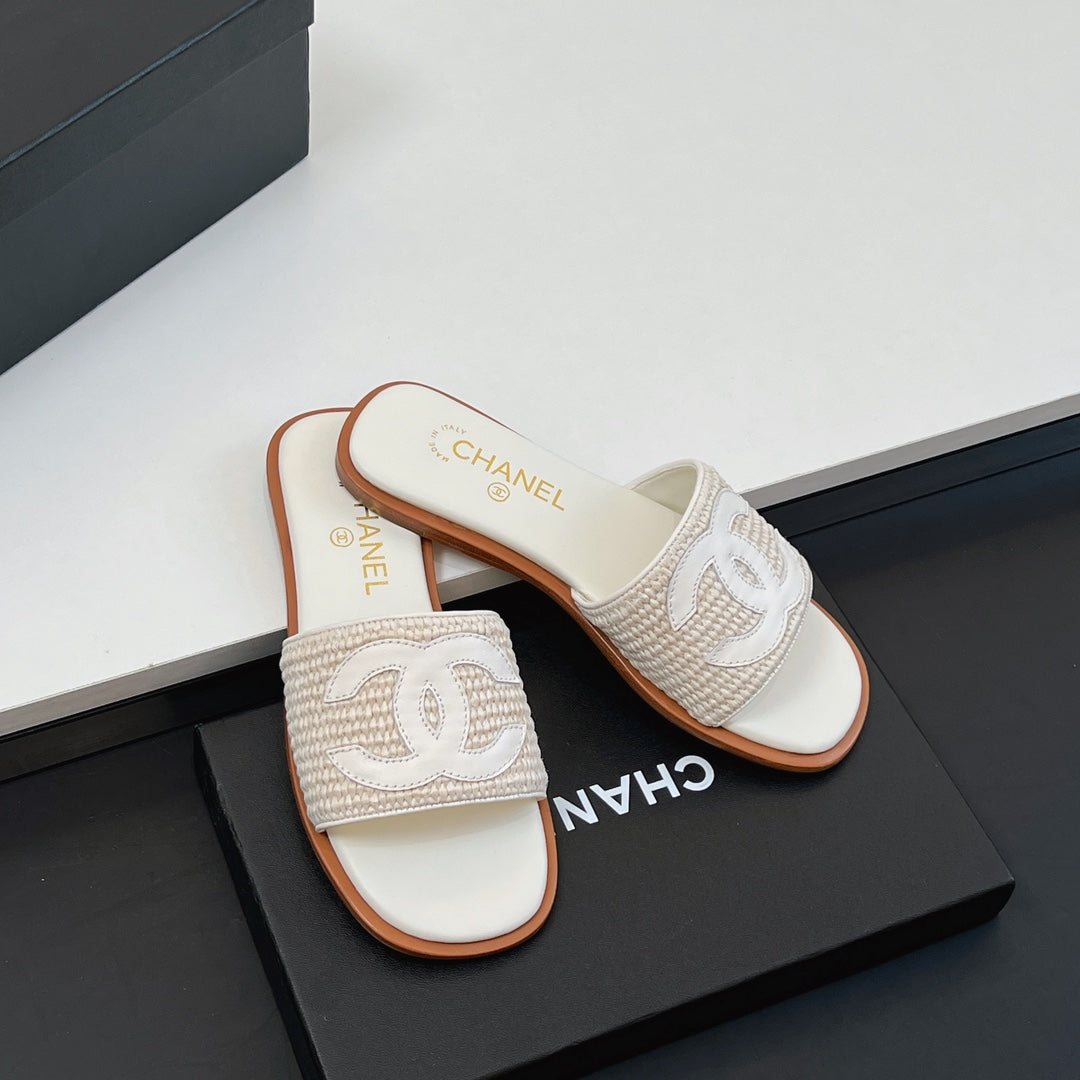 CC Slippers In White Palm Fiber 149736