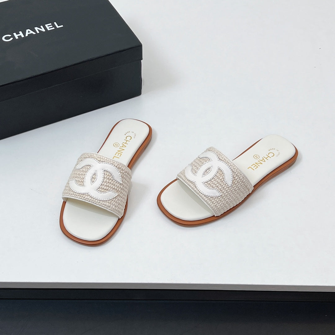 CC Slippers In White Palm Fiber 149736