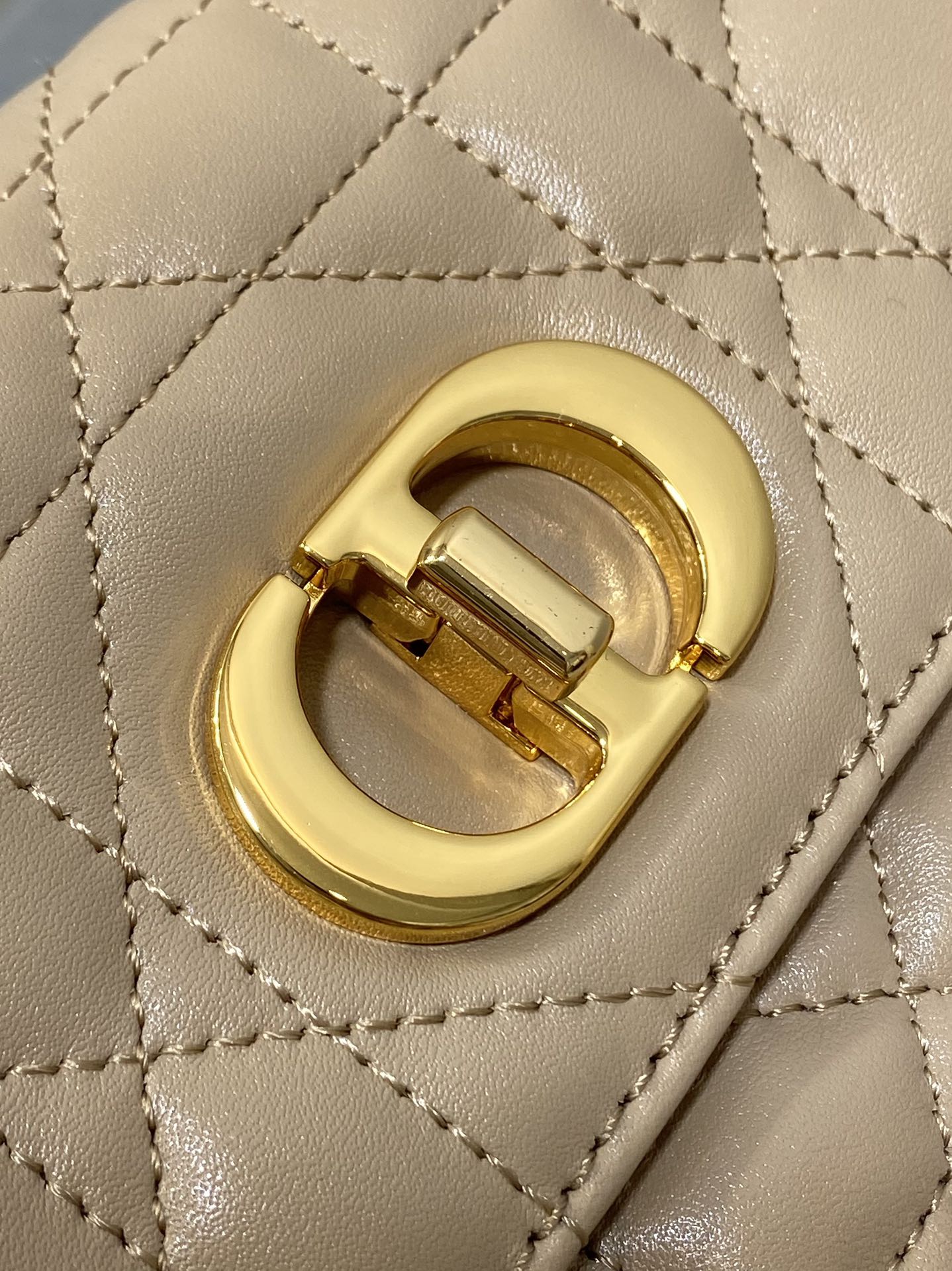 CD Miss Caro 17 Bag Biscuit Calfskin 226500