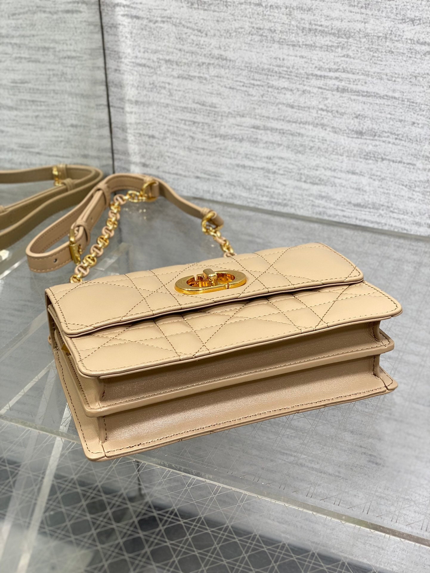 CD Miss Caro 17 Bag Biscuit Calfskin 226500