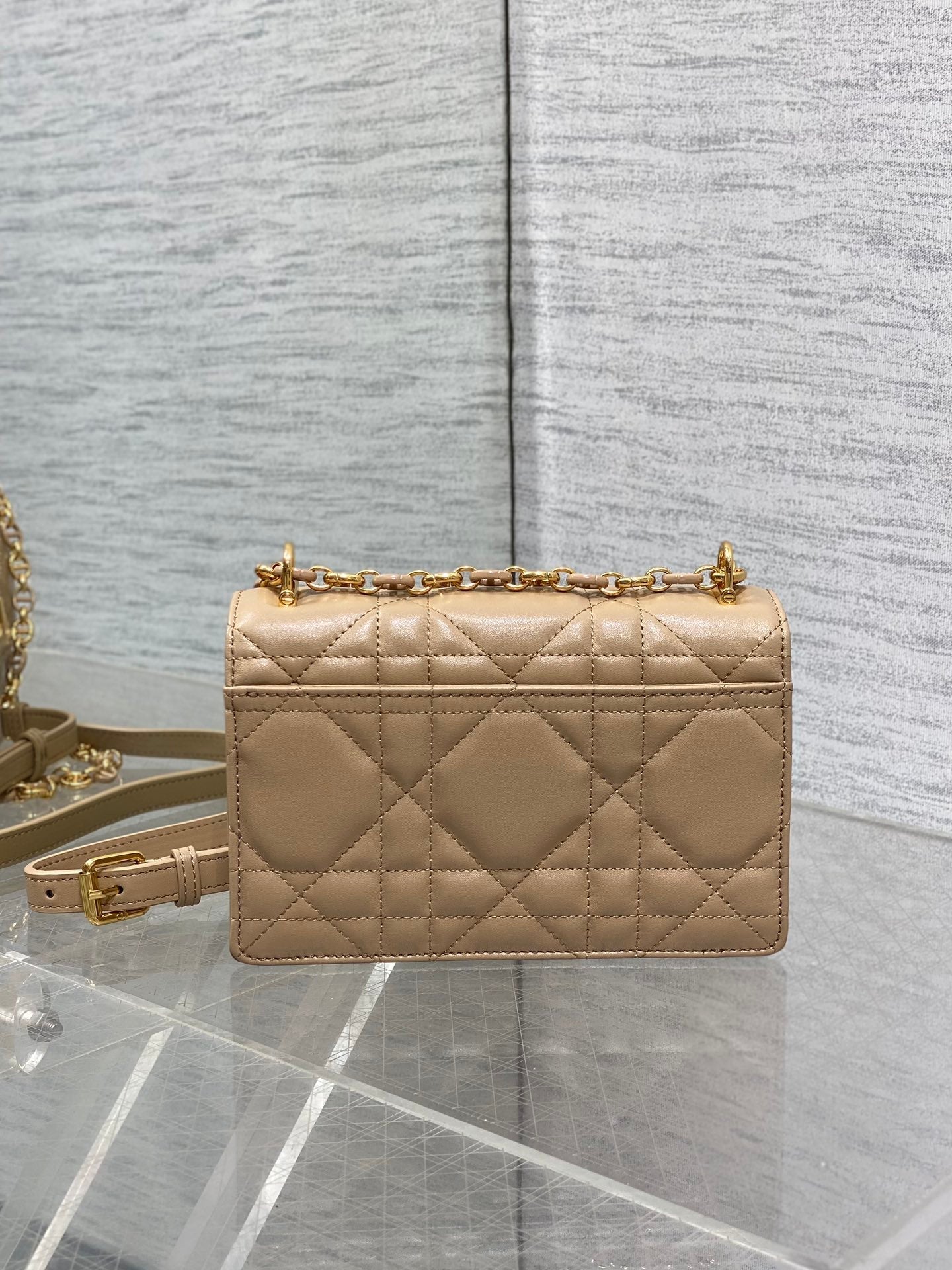 CD Miss Caro 17 Bag Biscuit Calfskin 226500