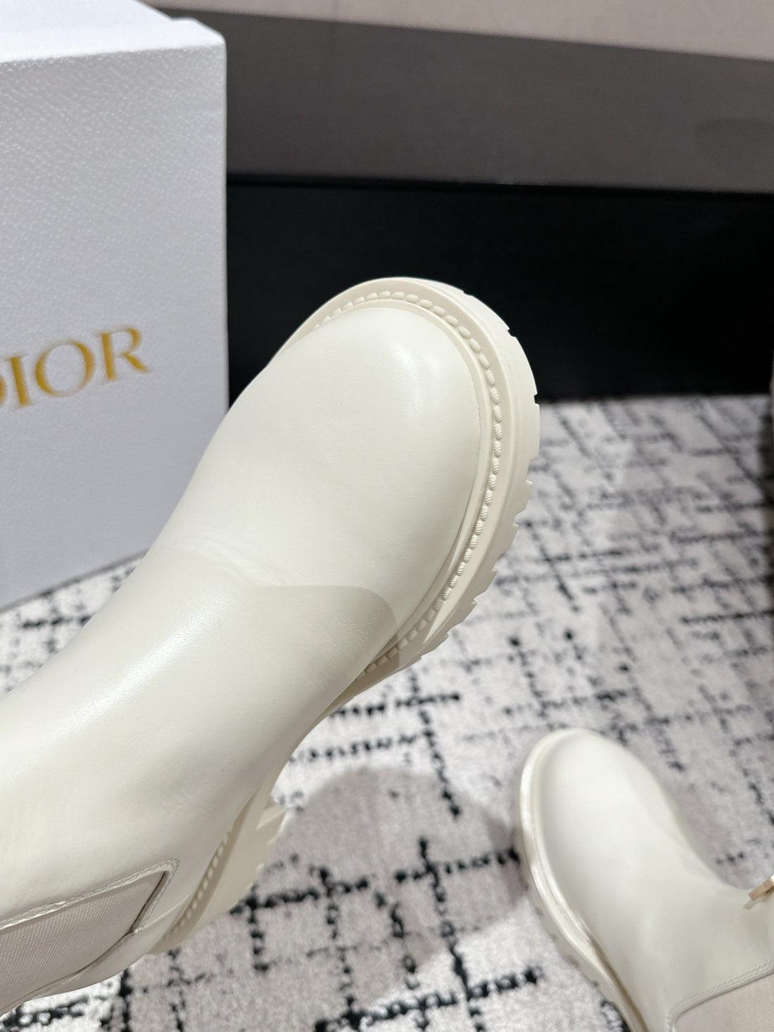 CD Miss Dior Chelsea Boots In White Calfskin  103728