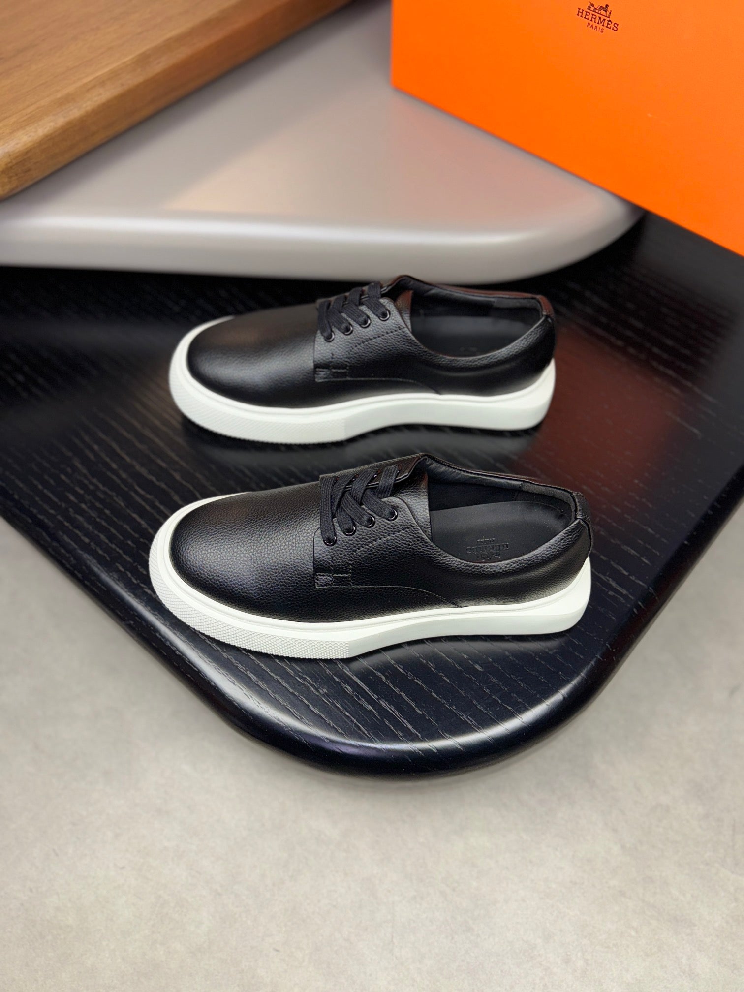 HM Men's Eveil Derby Shoe Black Tumbled Calfskin