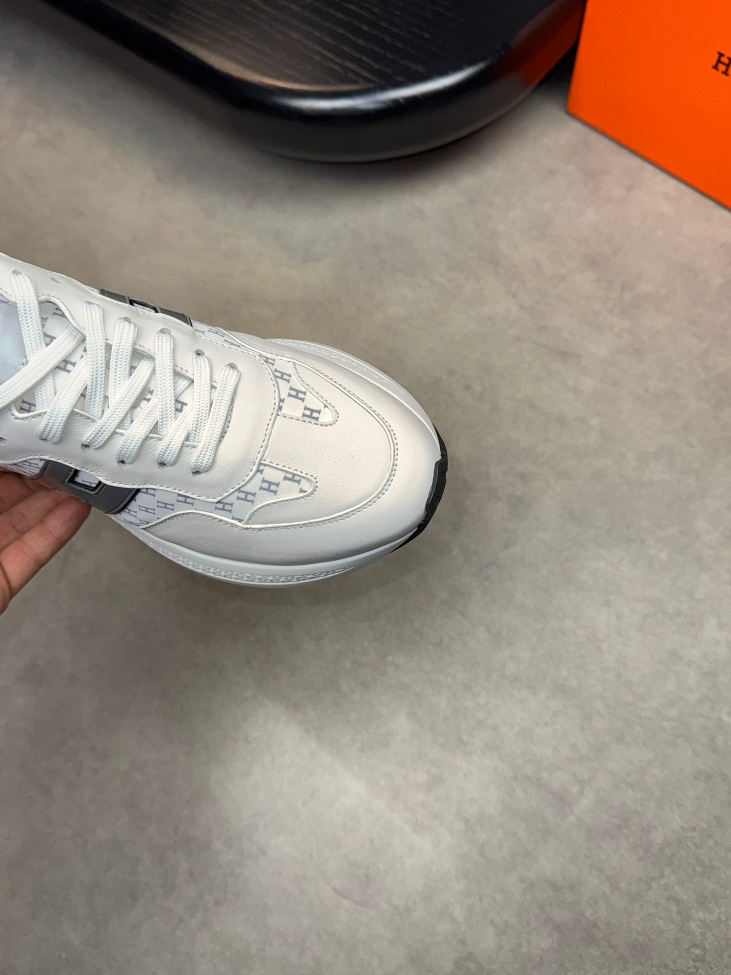 HM Men's Sneaker White Calfskin 581689