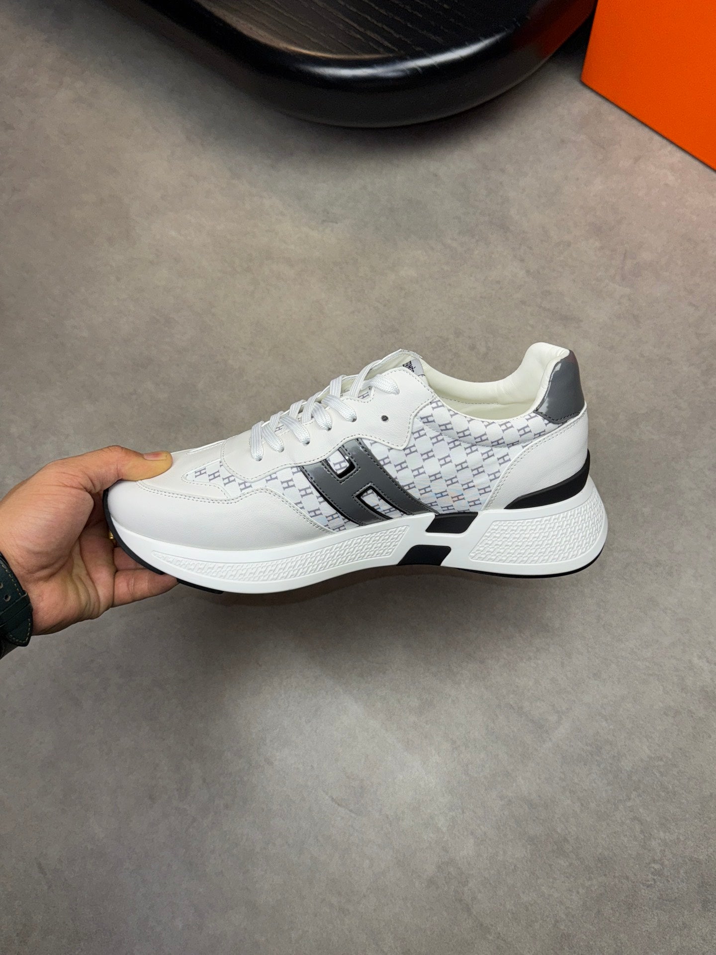 HM Men's Sneaker White Calfskin 581689