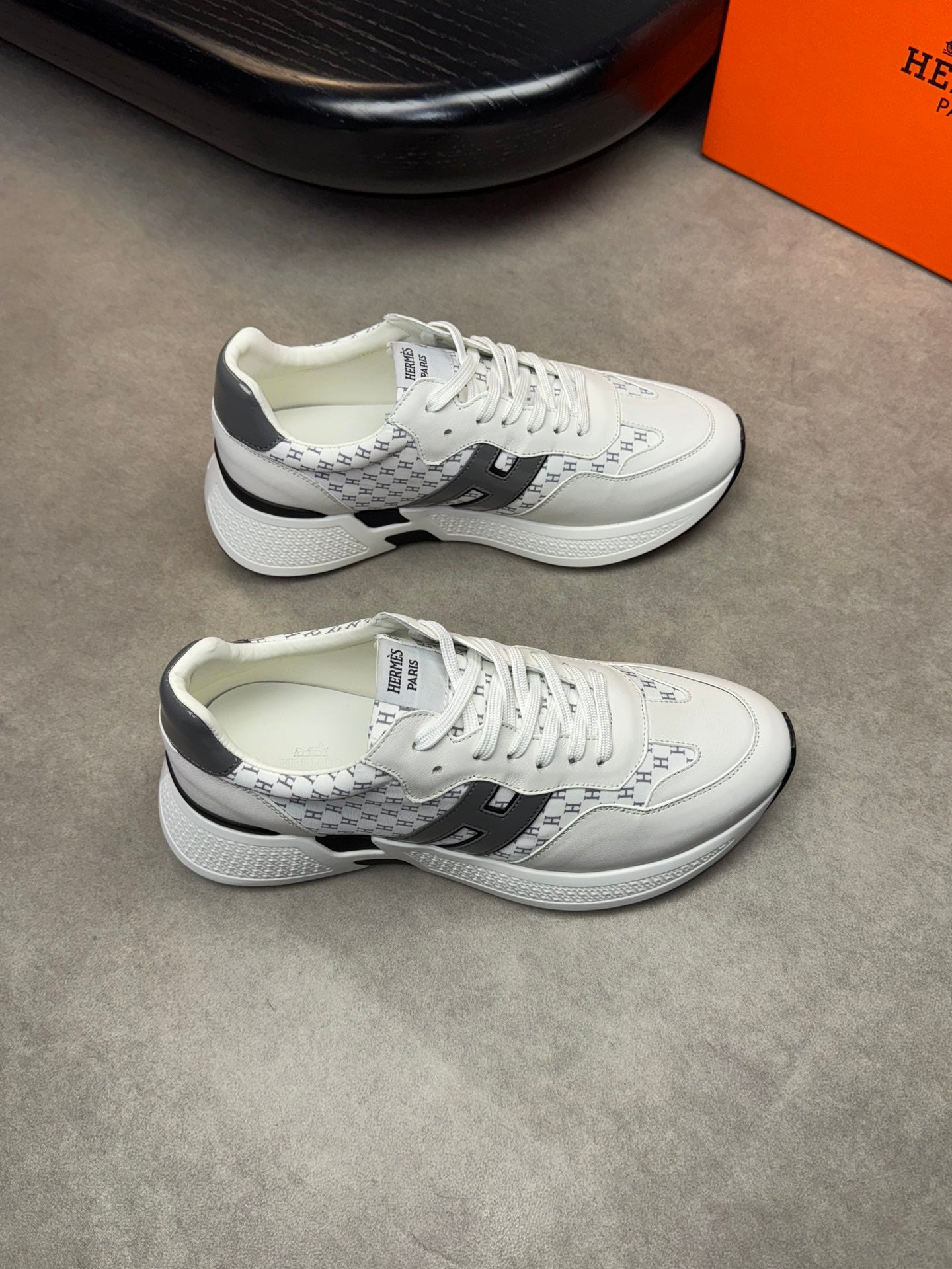 HM Men's Sneaker White Calfskin 581689