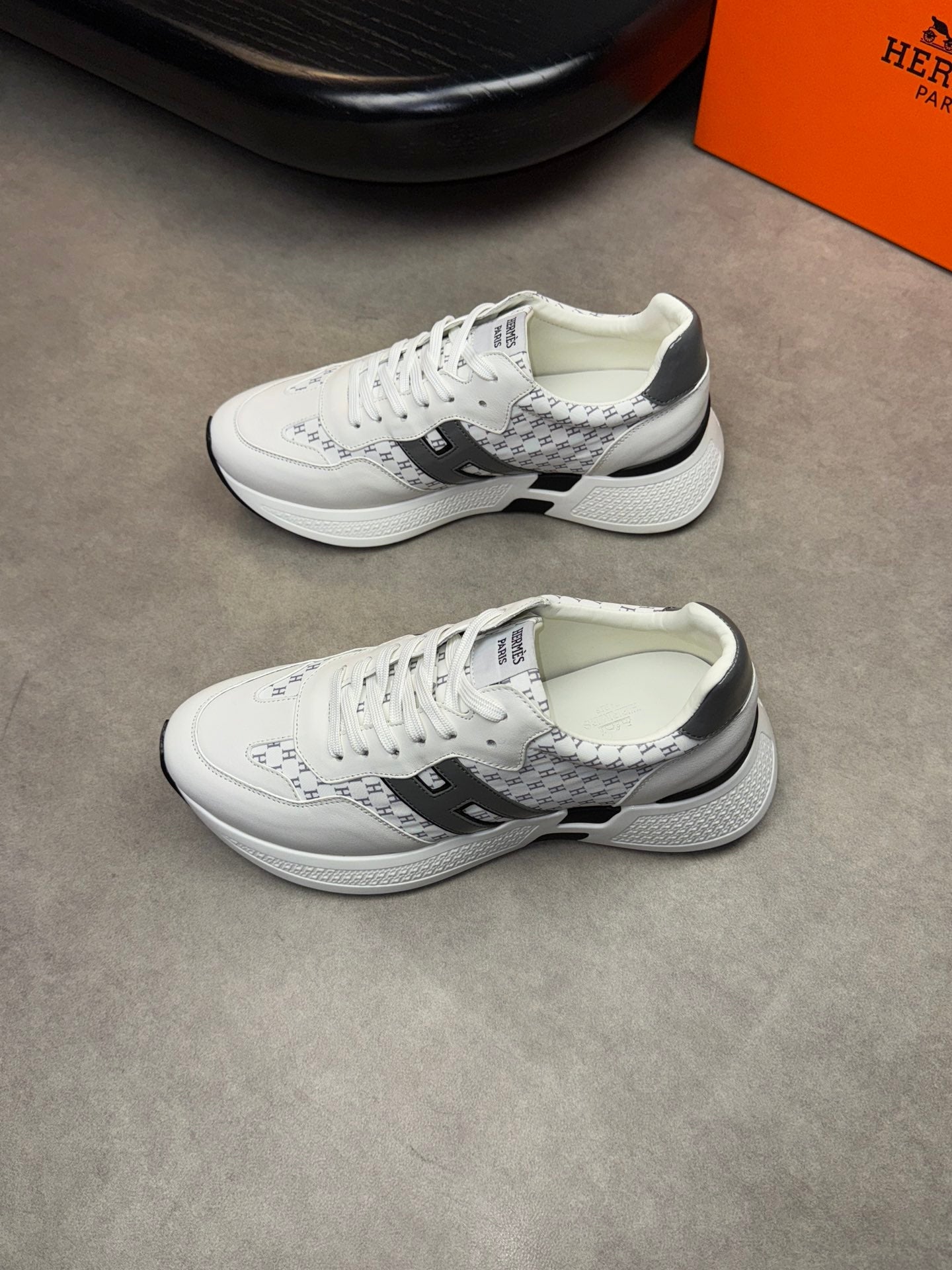 HM Men's Sneaker White Calfskin 581689