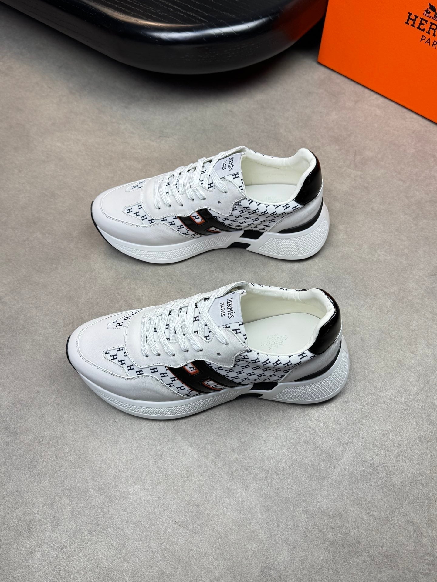 HM Men's Sneaker Black White Calfskin 581691