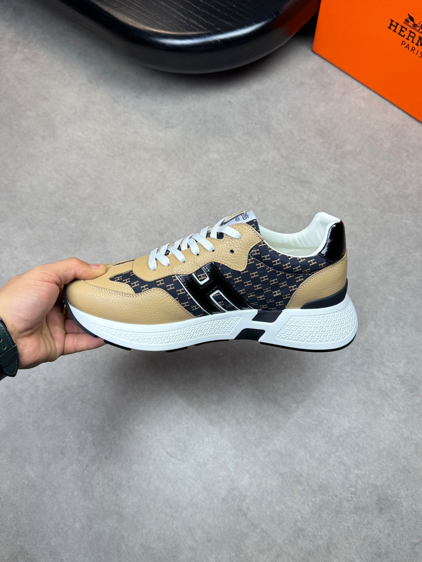 HM Men's Sneaker Beige Calfskin 581697