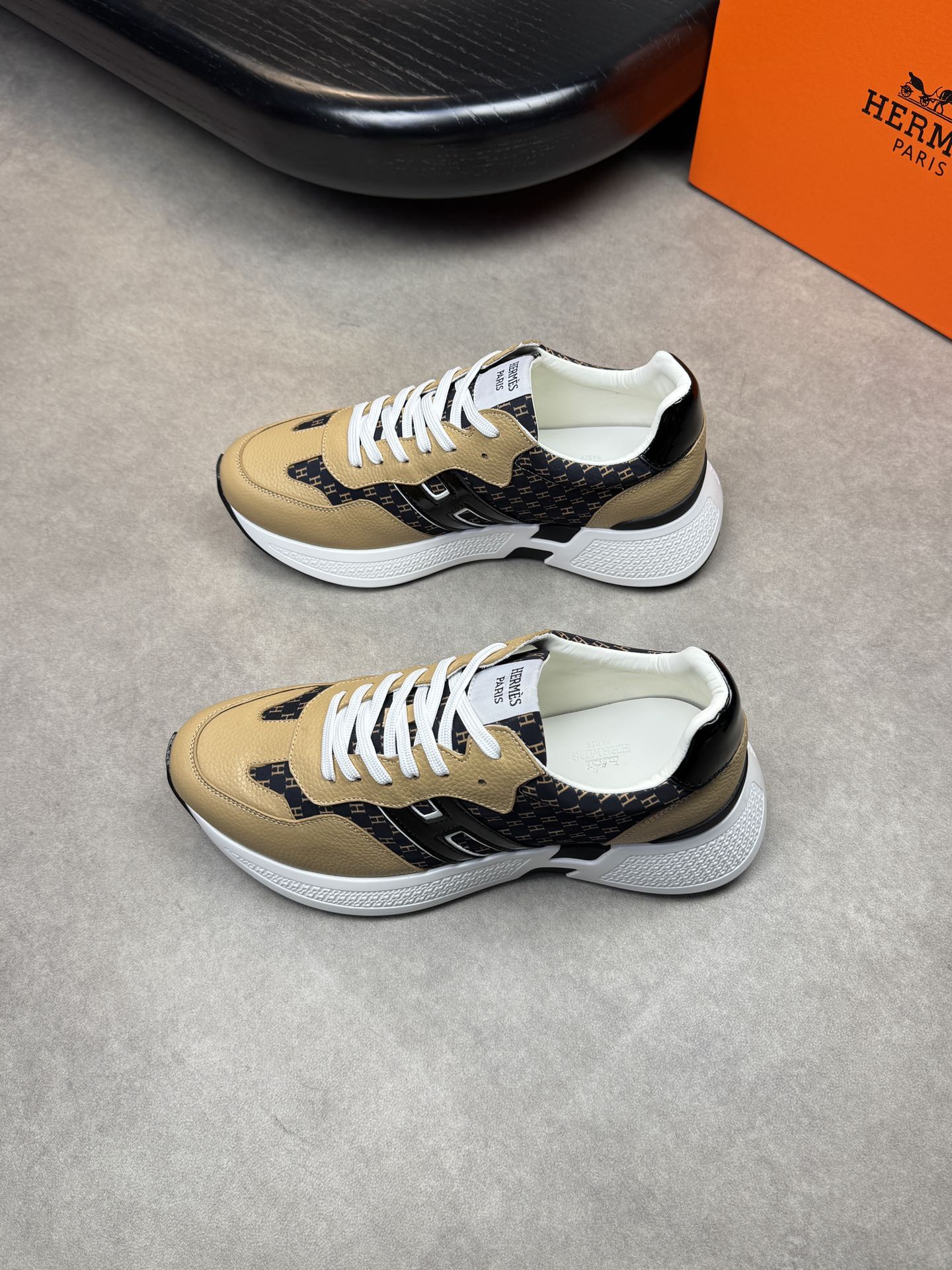 HM Men's Sneaker Beige Calfskin 581697