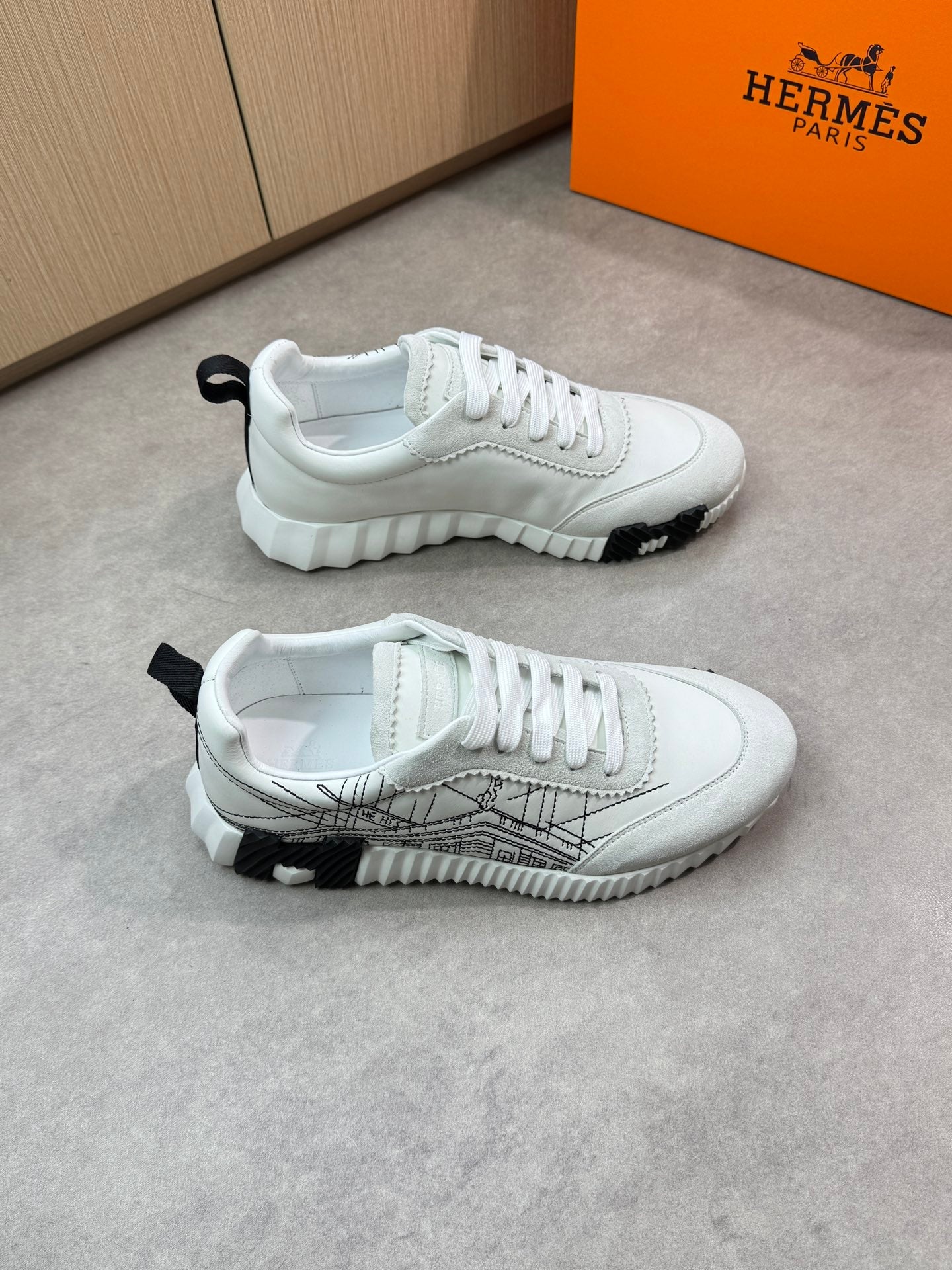 HM Men's Bouncing Sneaker White Black Calfskin Suede 696022