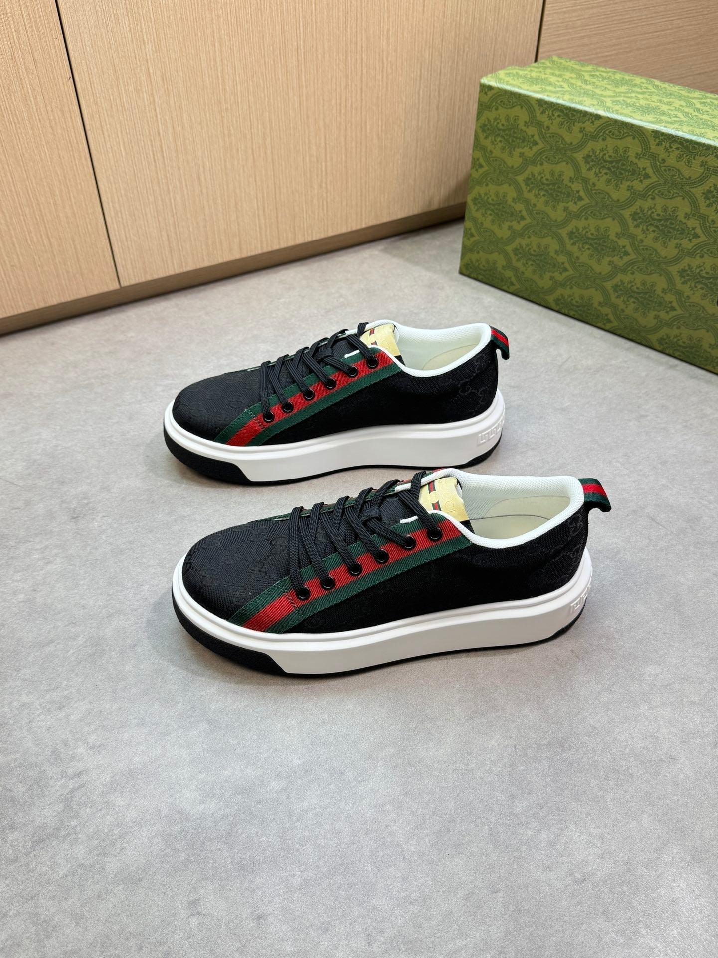 GG Men's Web Sneaker Black Canvas 722441