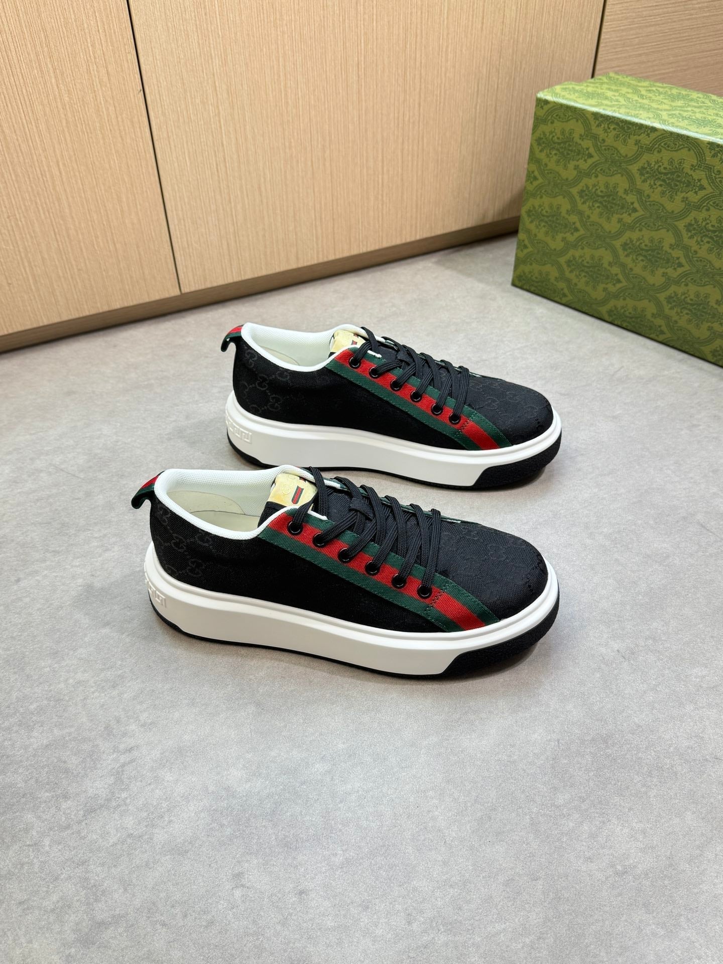 GG Men's Web Sneaker Black Canvas 722441