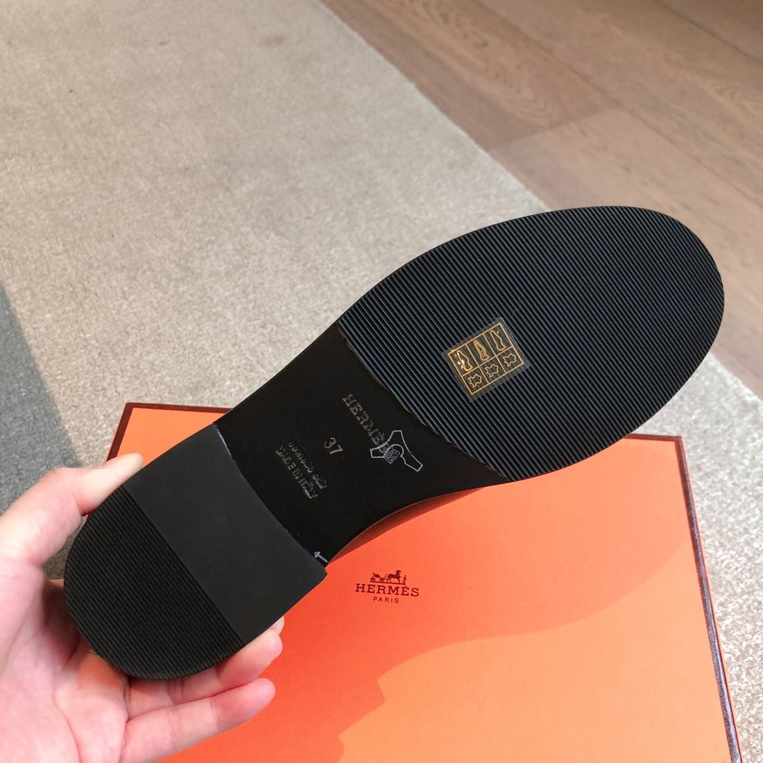 HM 25 Kelly Loafer White Black Cowhide 353506