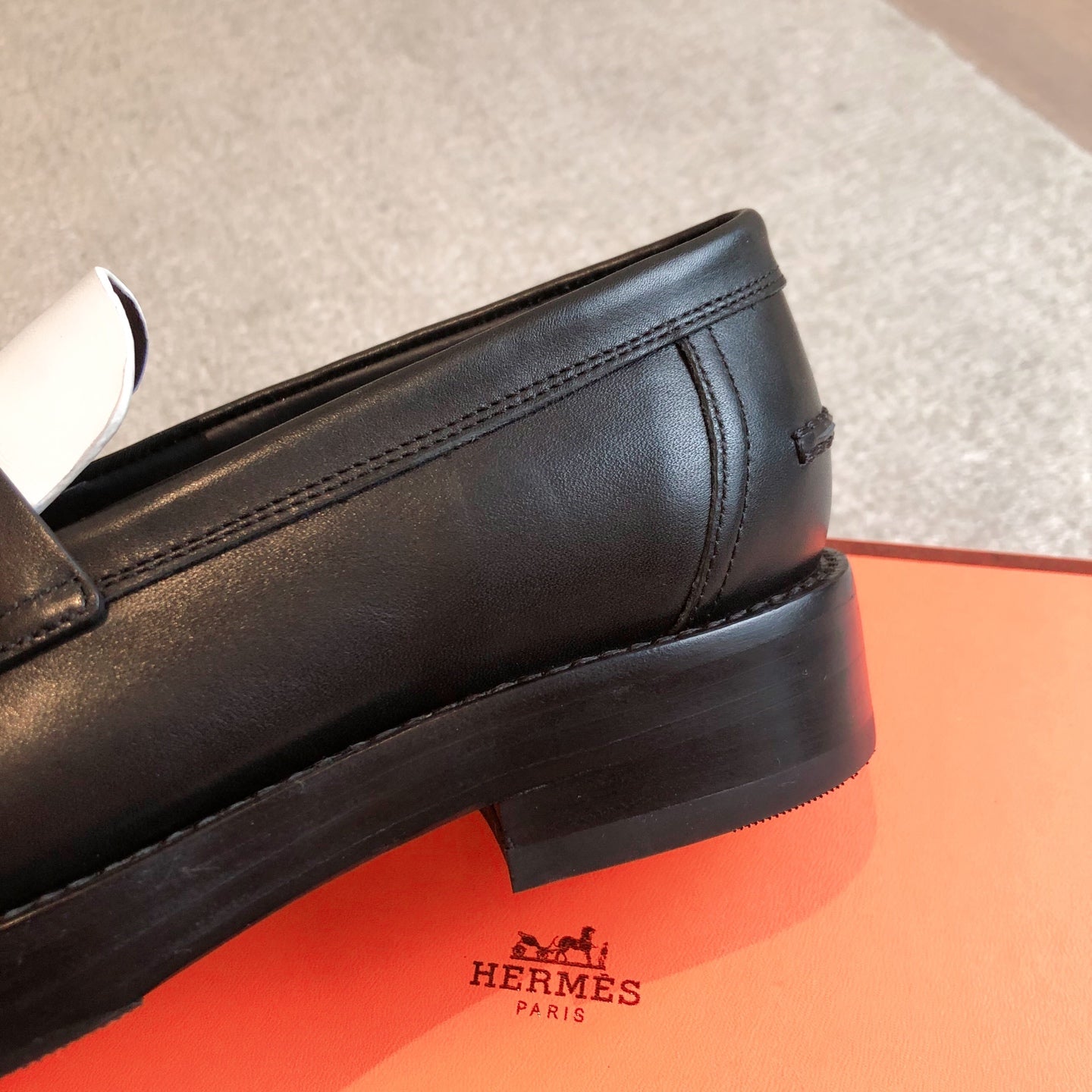 HM 25 Kelly Loafer White Black Cowhide 353506