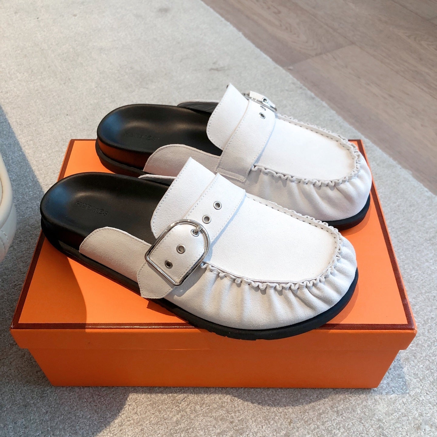 HM Men's 25 Key Mule White Suede 582062