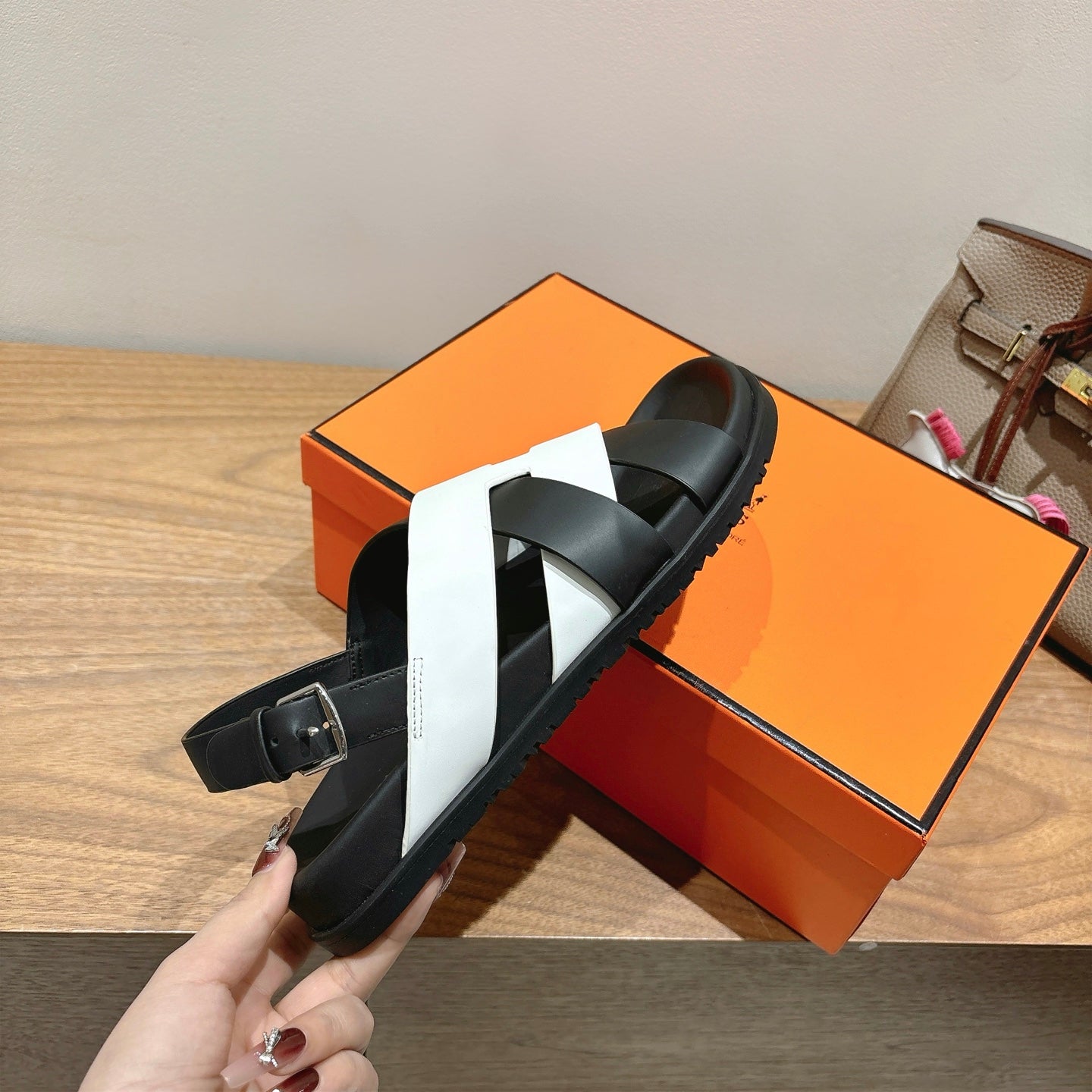 HM 25 Heracles Sandal Black White Calfskin