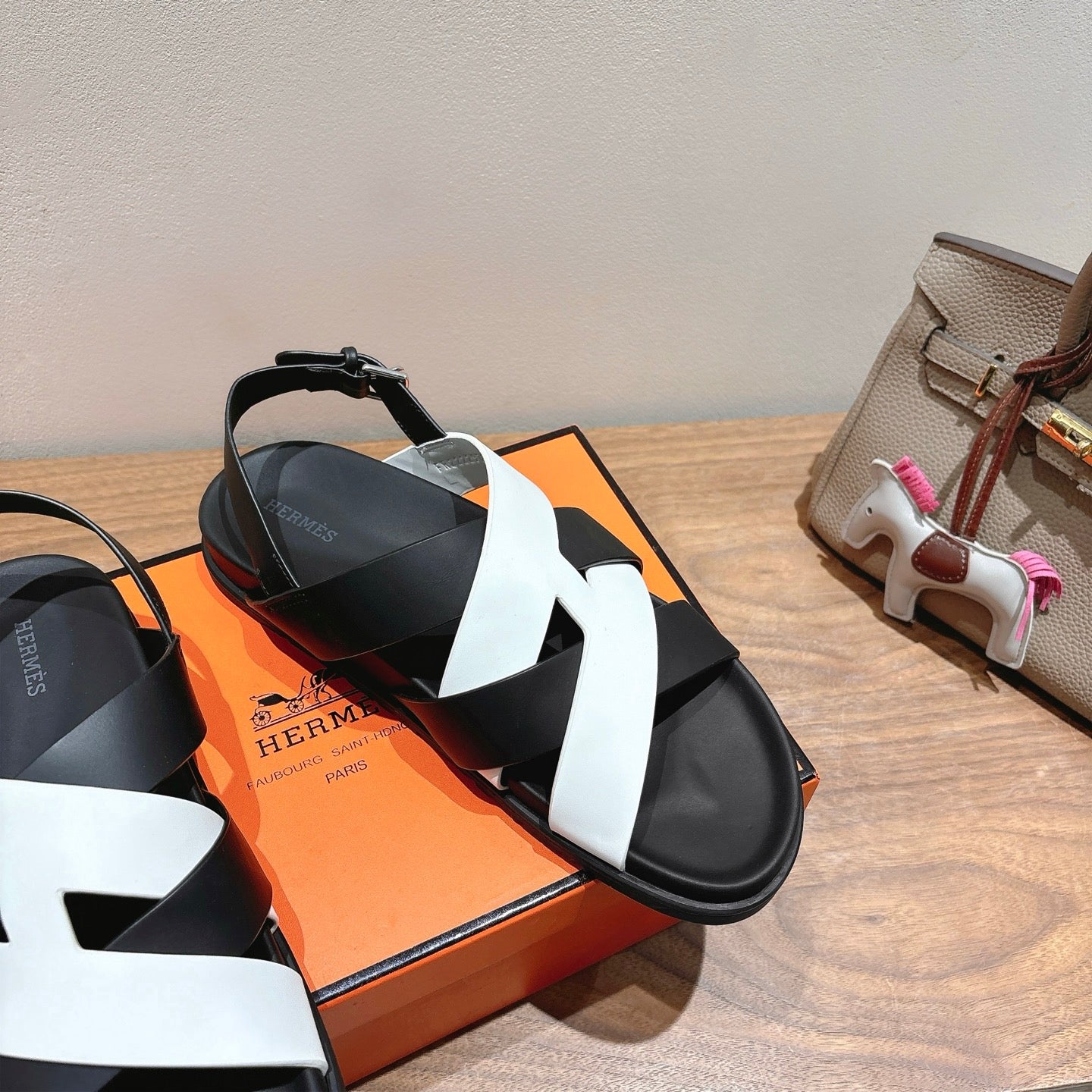 HM 25 Heracles Sandal Black White Calfskin