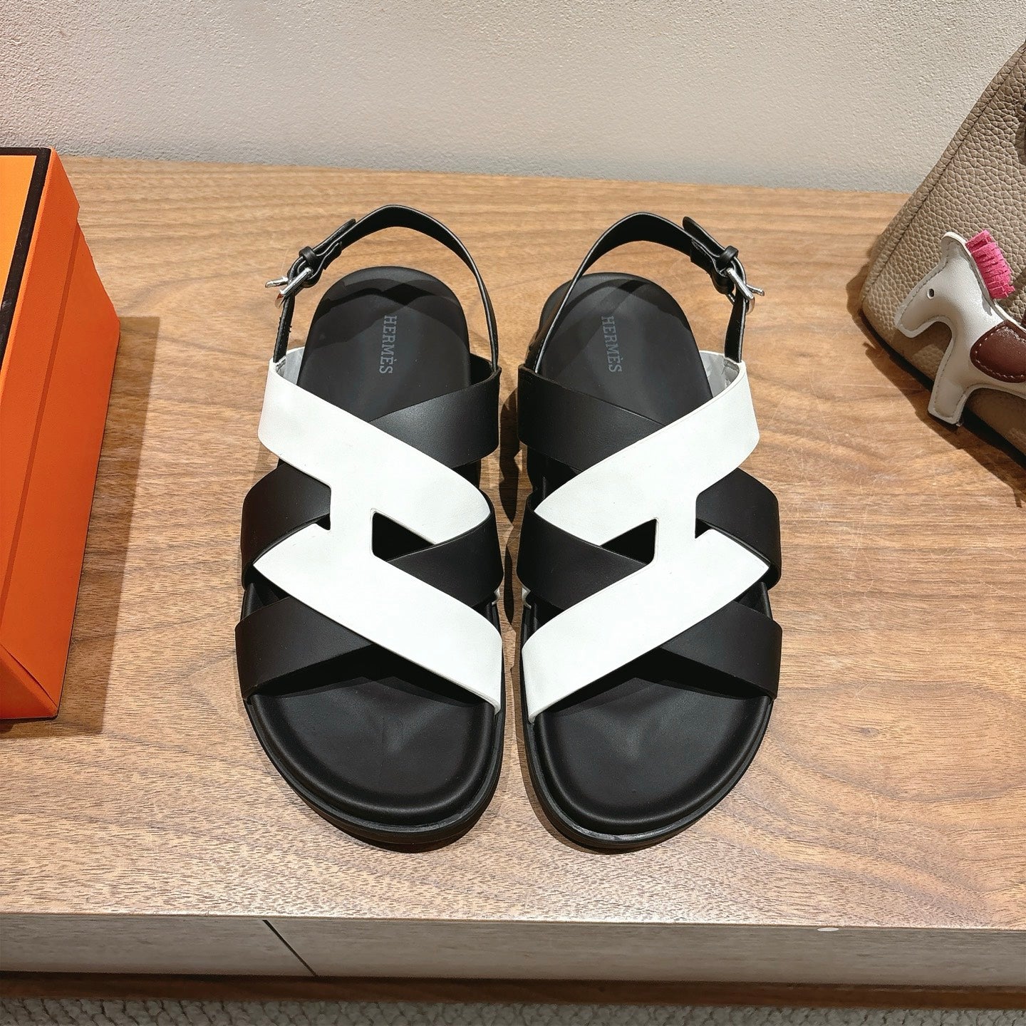 HM 25 Heracles Sandal Black White Calfskin