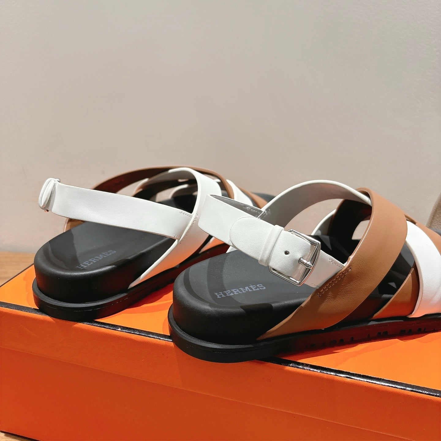 HM 25 Heracles Sandal White Light Brown Calfskin