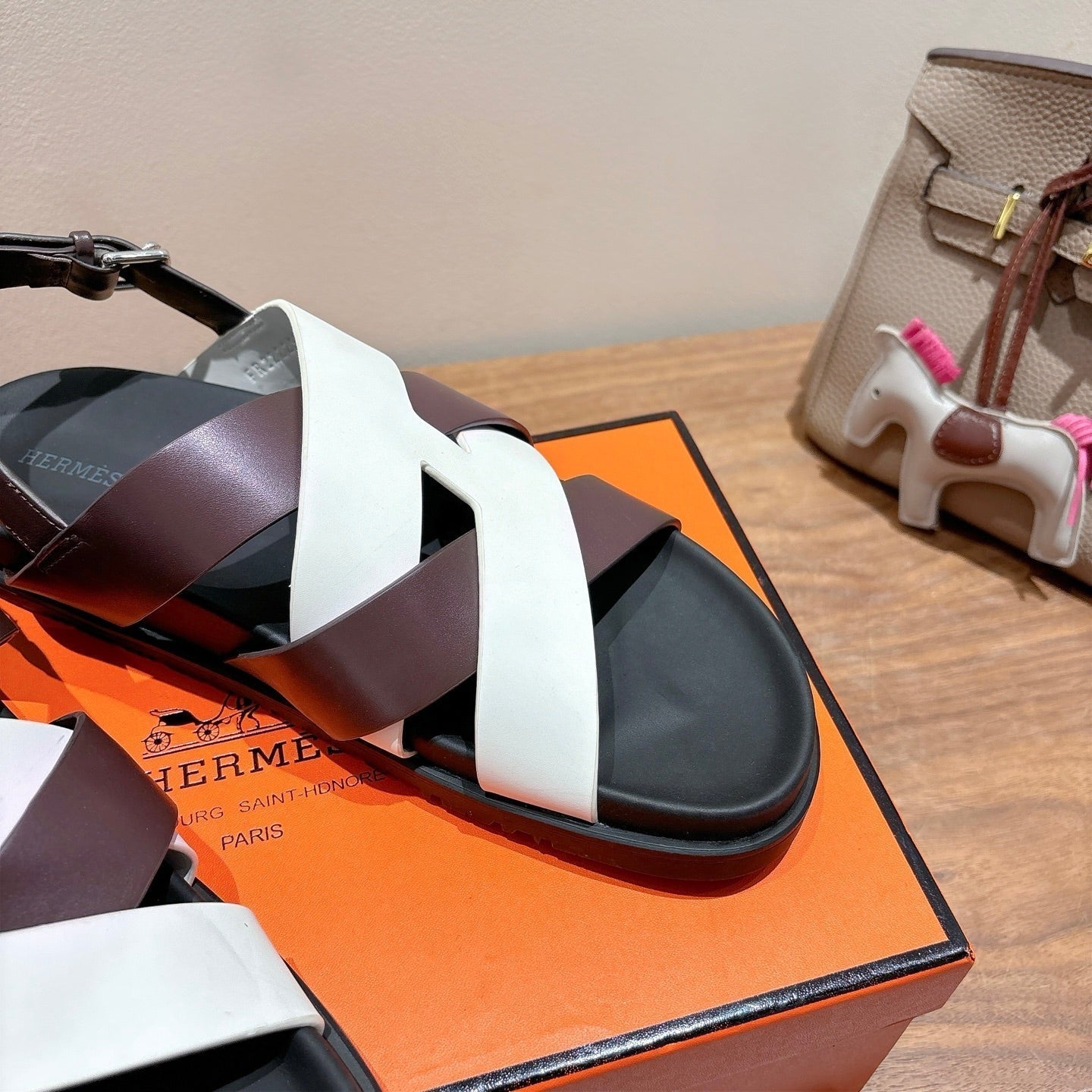 HM 25 Heracles Sandal White Burgundy Calfskin