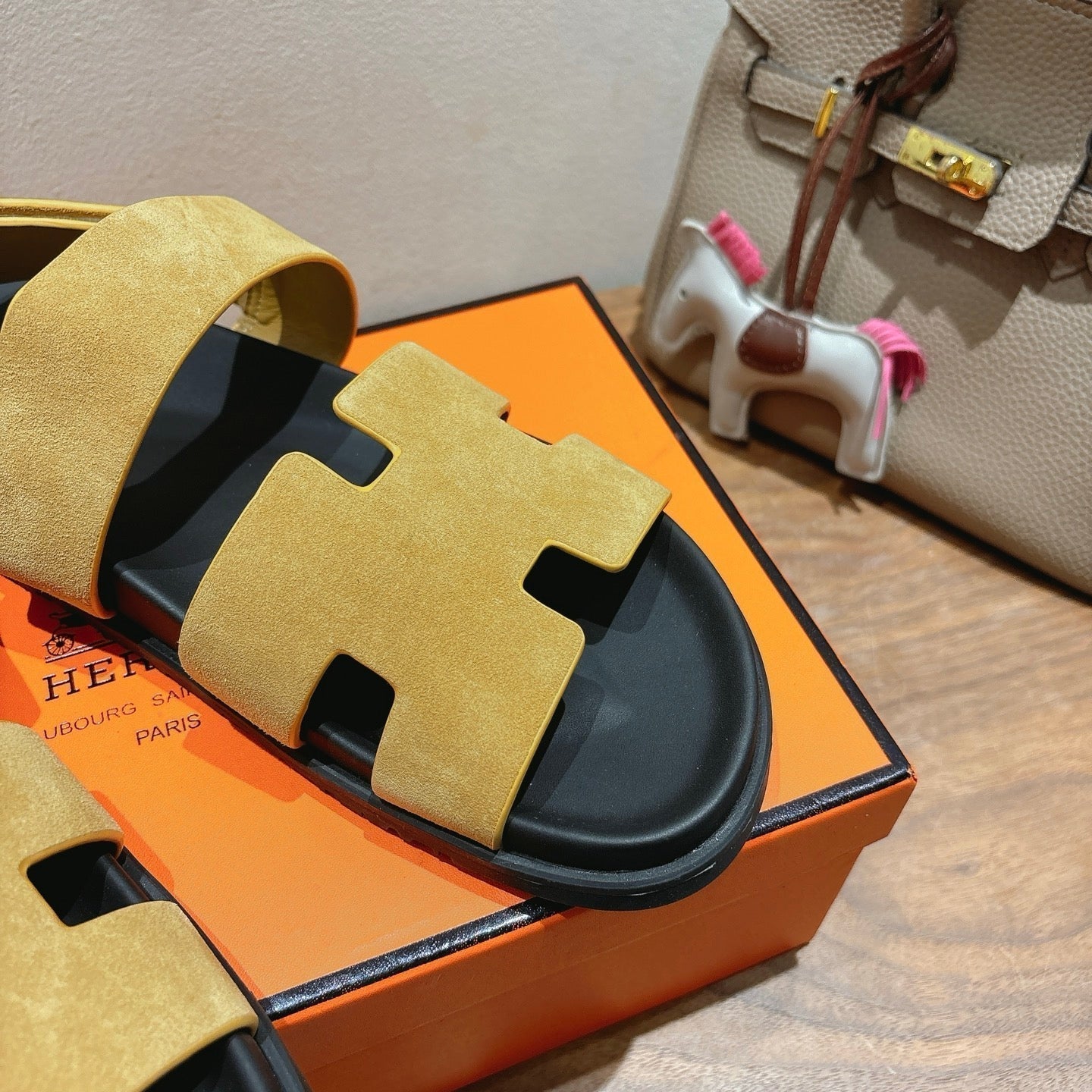 HM Men's 25 Genius Sandals Yellow Suede 651351