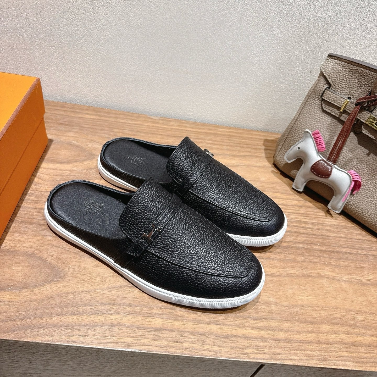 HM Men's 25 Likely Mule Black Cowhide 691640