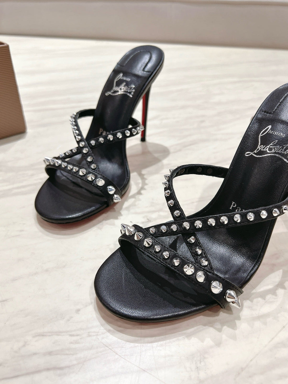 CL 25 Cross-Strap Slippers Black Gloss Calf Patent Leather Rivets 314925