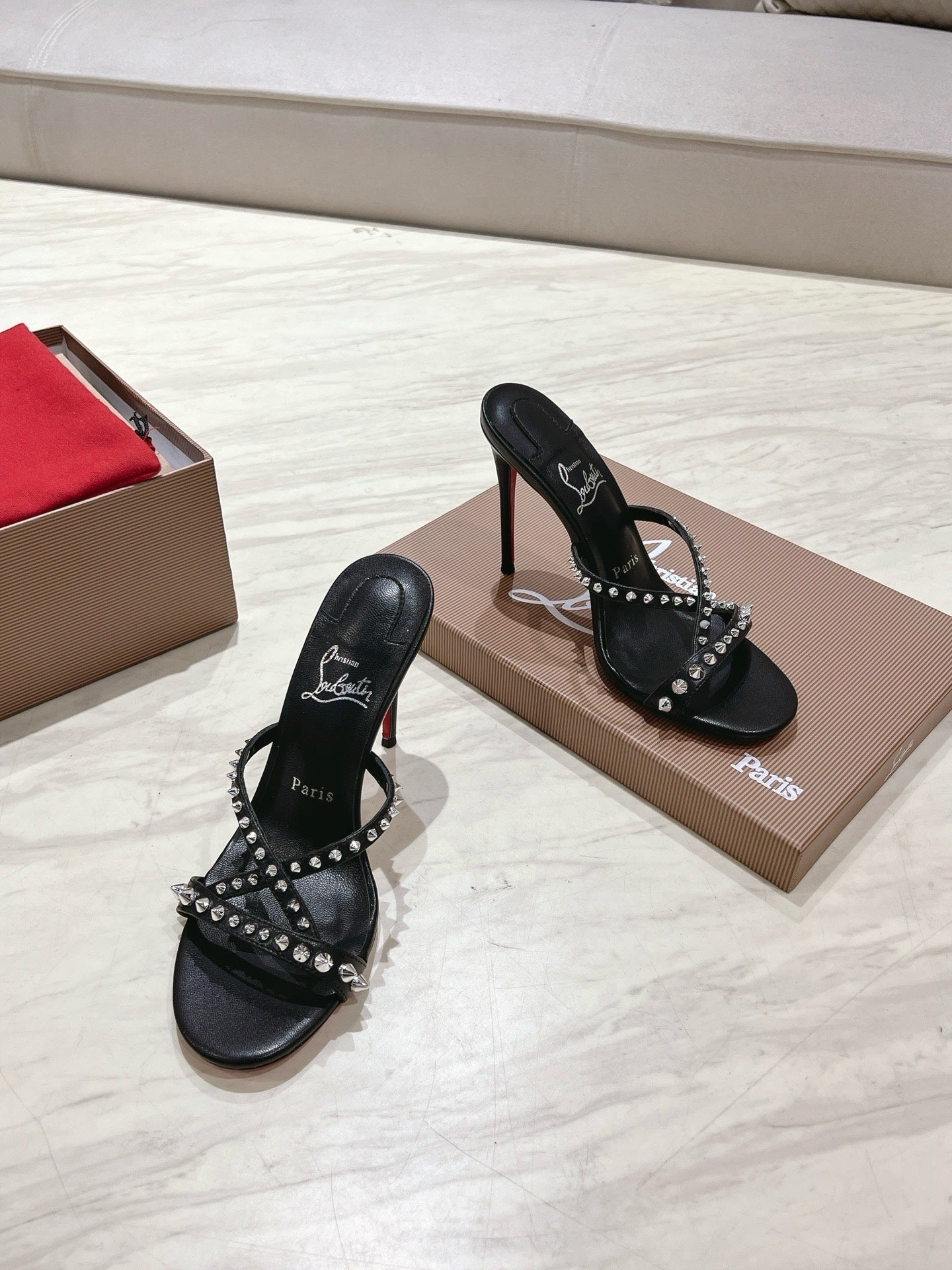 CL 25 Cross-Strap Slippers Black Gloss Calf Patent Leather Rivets 314925